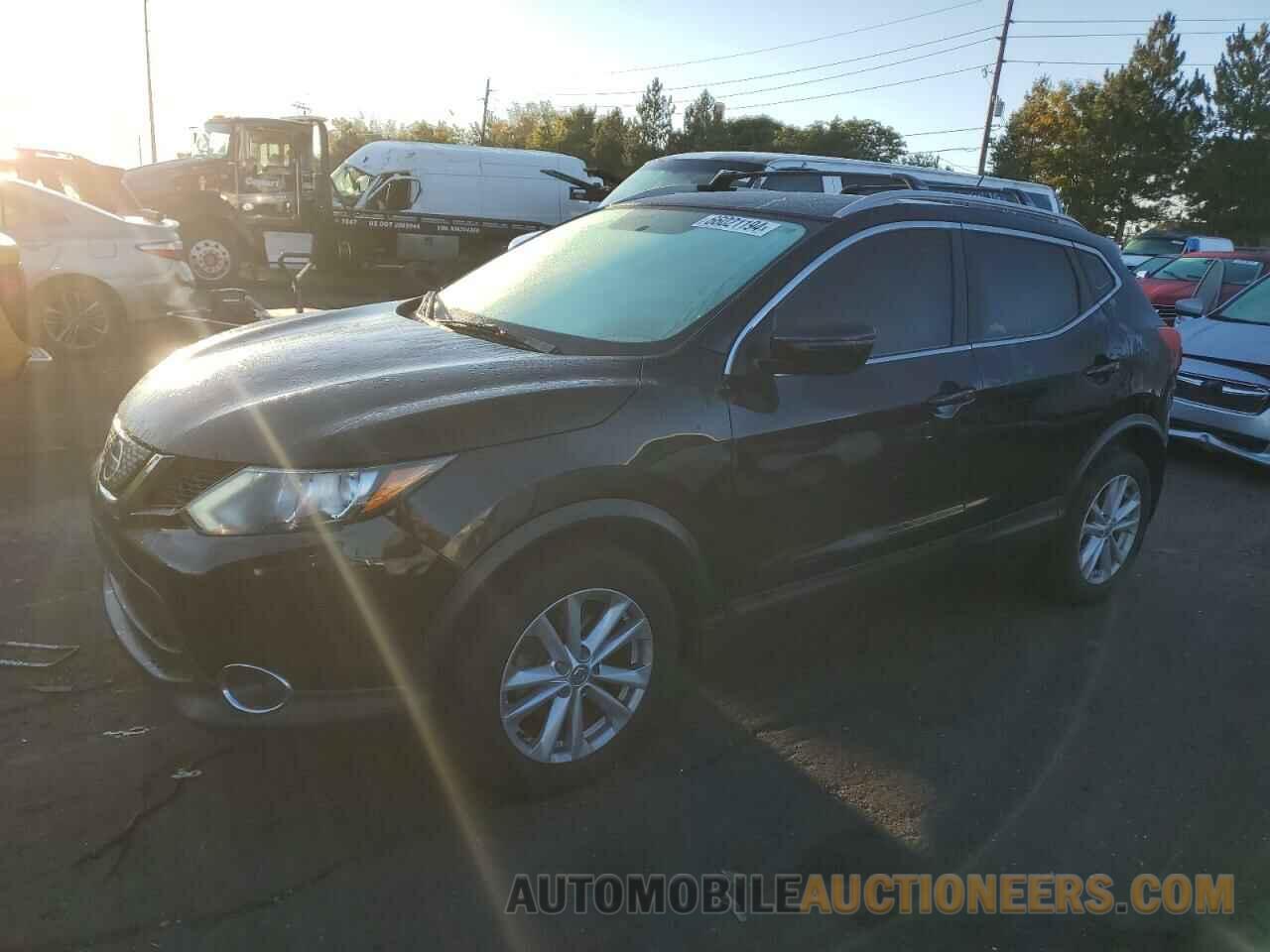 JN1BJ1CR1JW254257 NISSAN ROGUE 2018