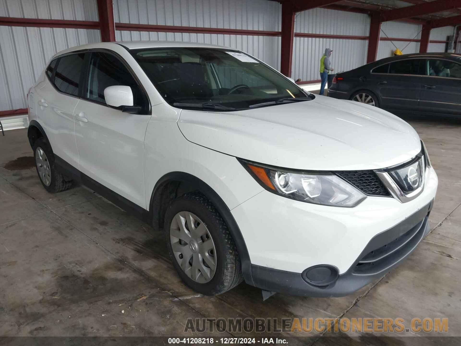 JN1BJ1CR1JW257921 NISSAN ROGUE SPORT 2018