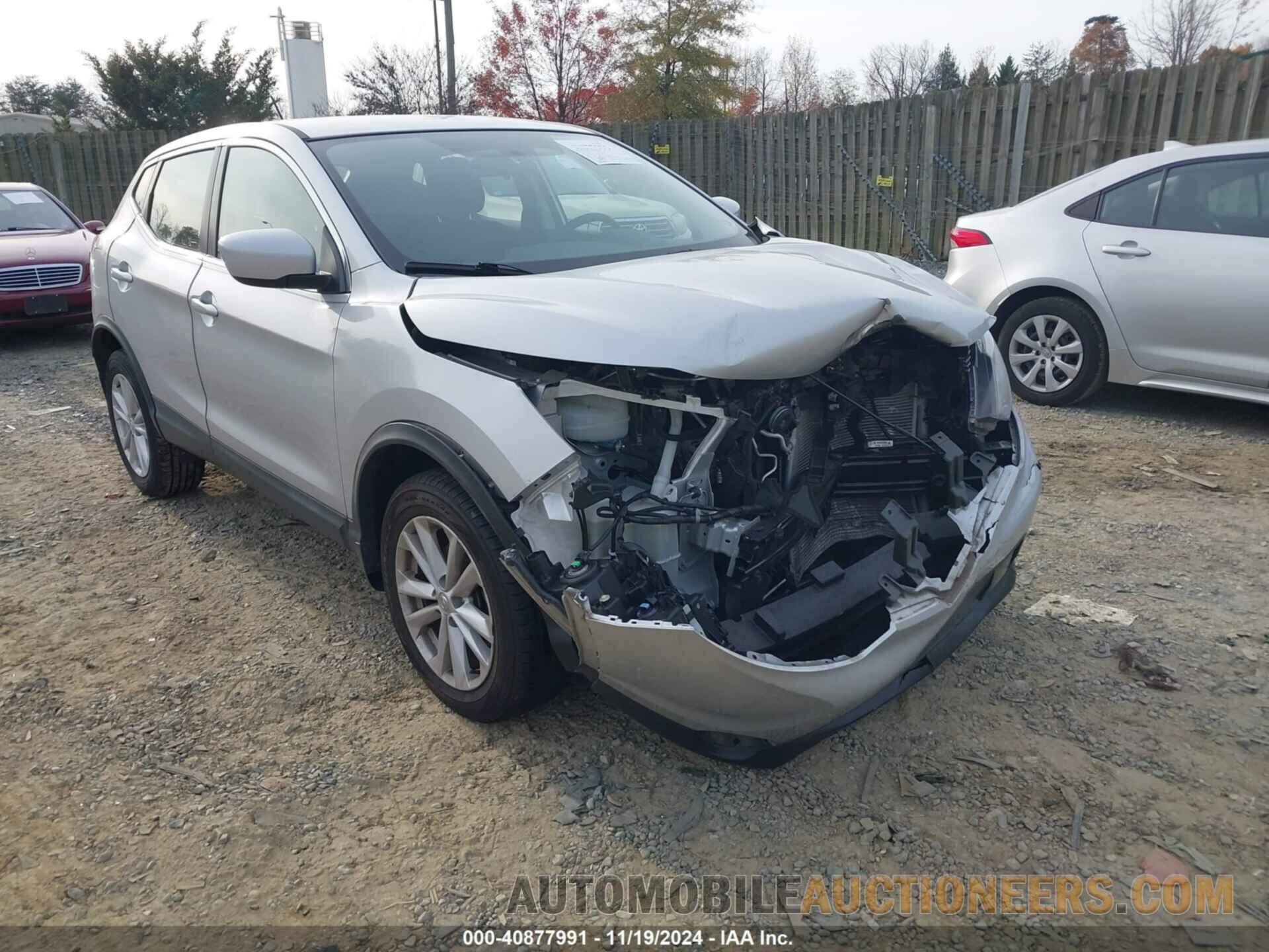 JN1BJ1CR1JW267560 NISSAN ROGUE SPORT 2018