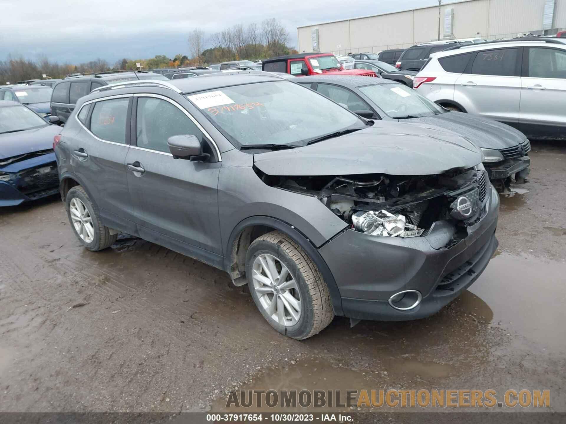 JN1BJ1CR1JW268336 NISSAN ROGUE SPORT 2018