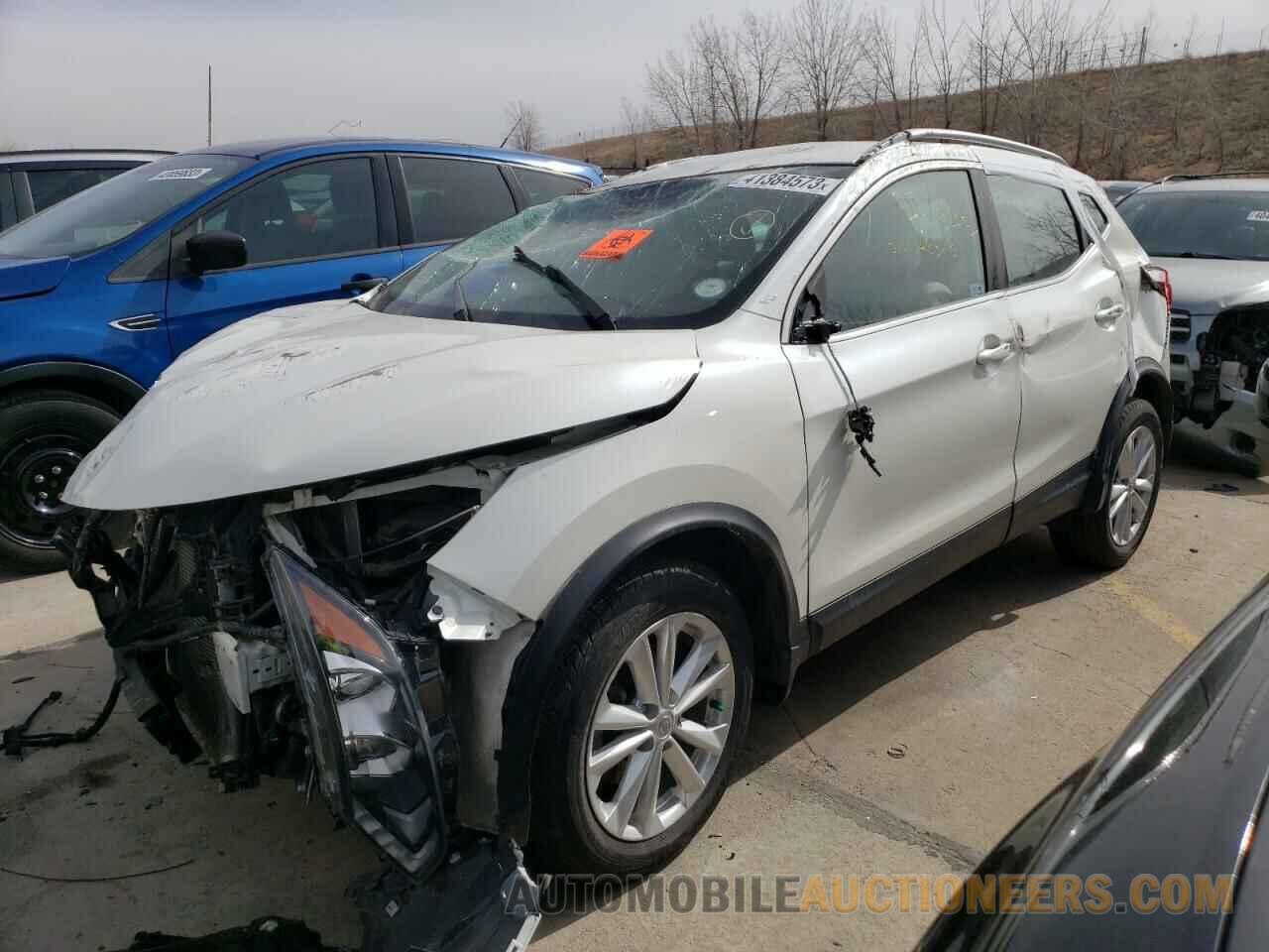 JN1BJ1CR1JW288165 NISSAN ROGUE 2018