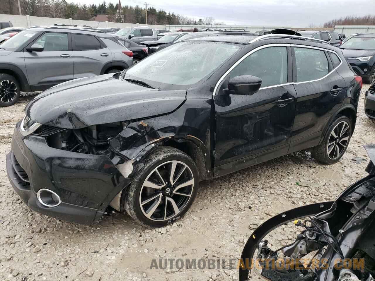 JN1BJ1CR2JW207397 NISSAN ROGUE 2018