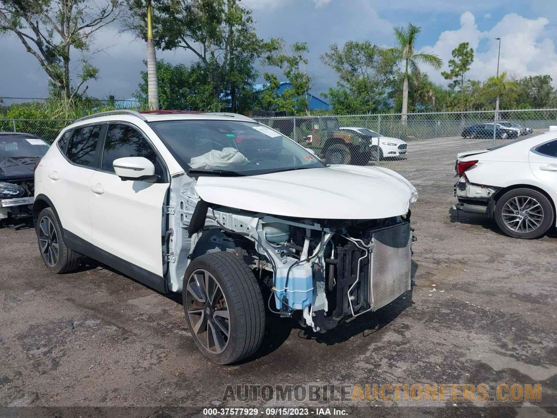 JN1BJ1CR2JW210879 NISSAN ROGUE SPORT 2018