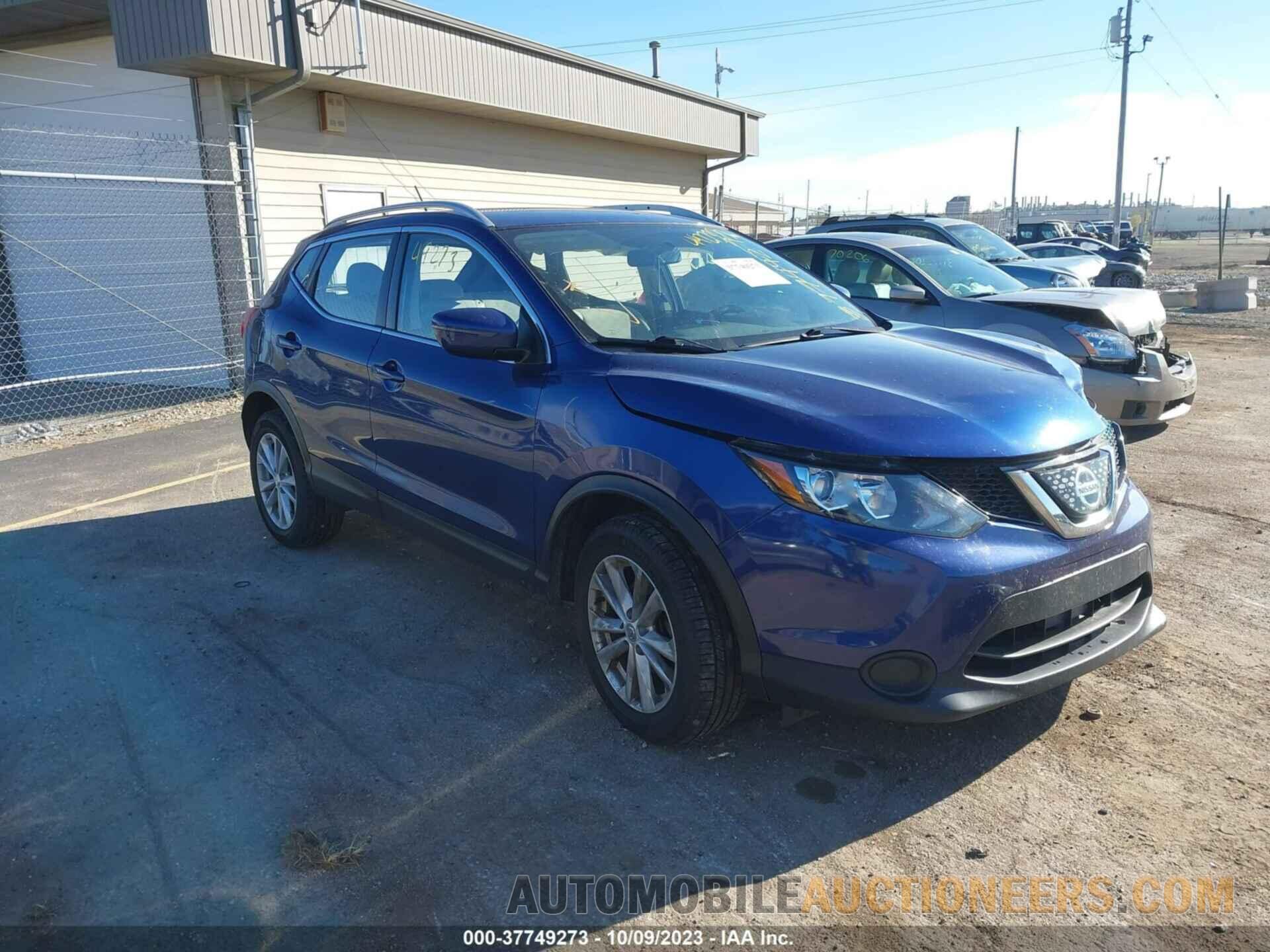 JN1BJ1CR2JW250766 NISSAN ROGUE SPORT 2018