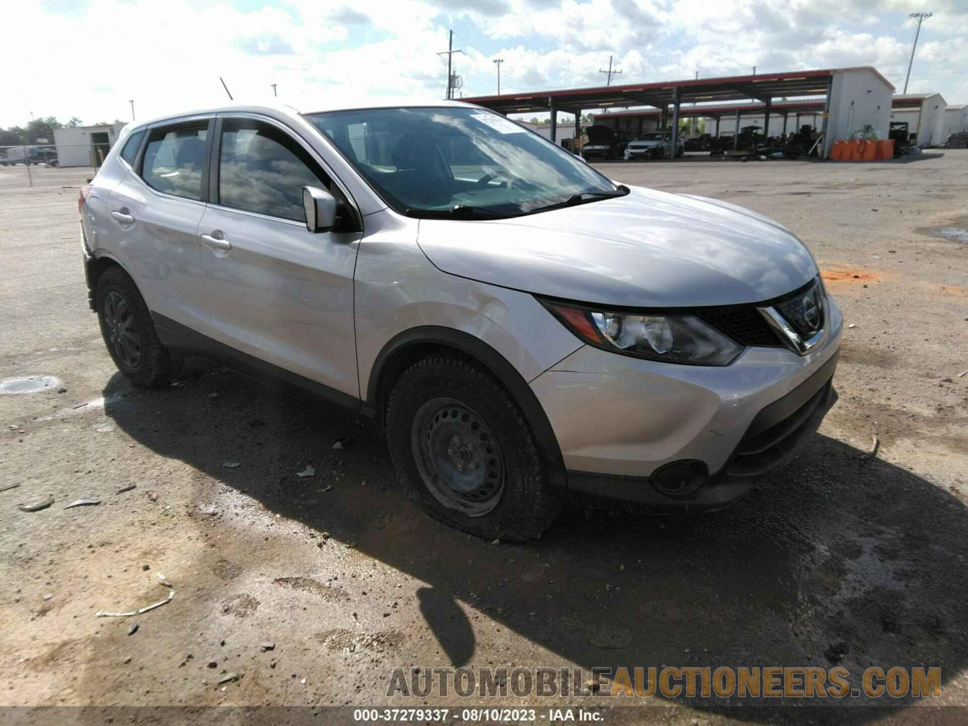 JN1BJ1CR2JW258673 NISSAN ROGUE SPORT 2018