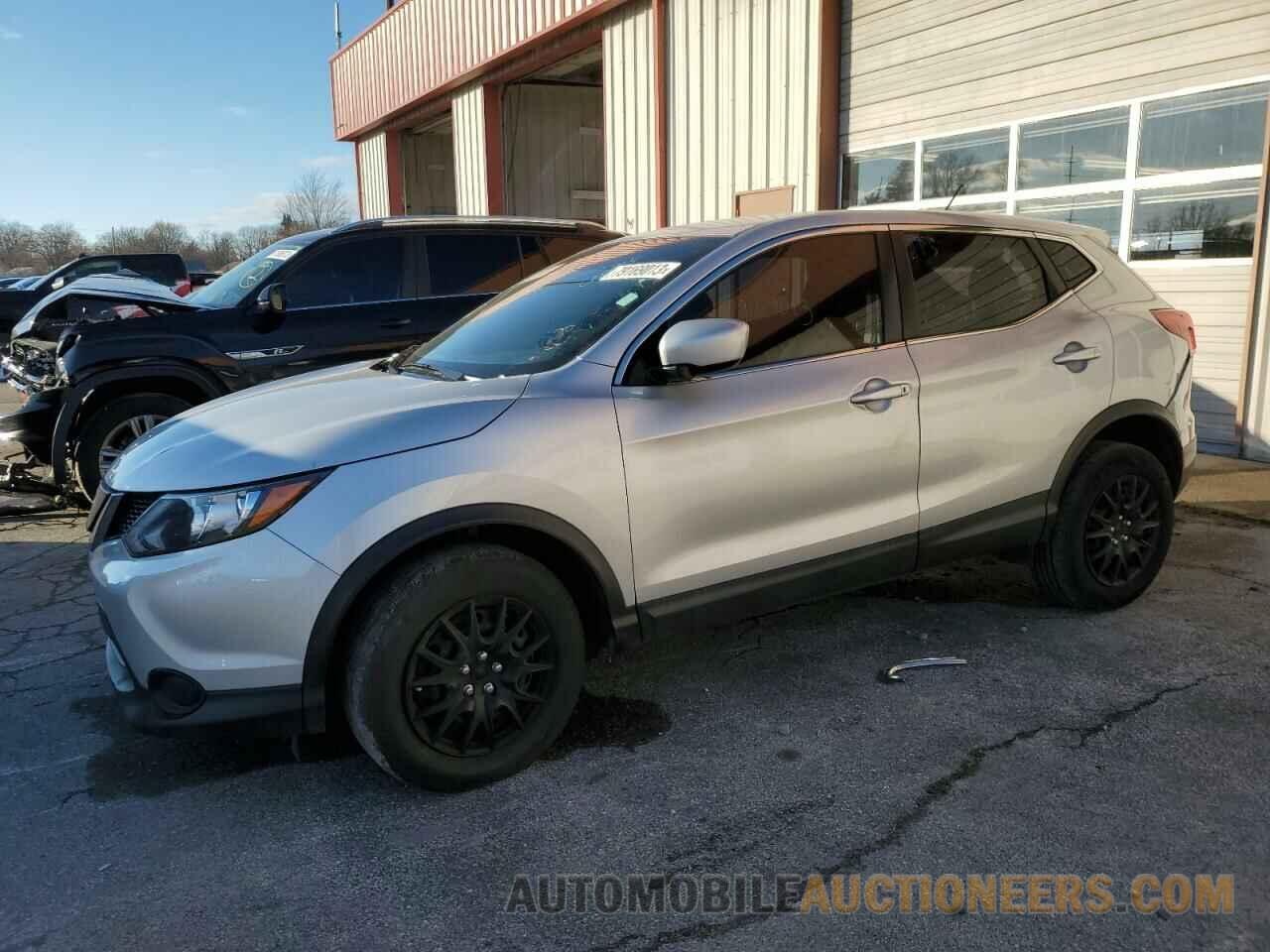 JN1BJ1CR2JW266210 NISSAN ROGUE 2018