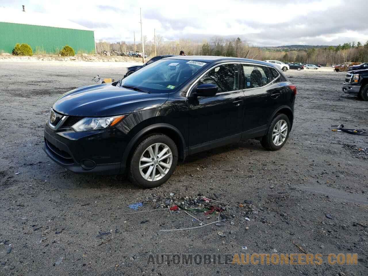 JN1BJ1CR2JW266949 NISSAN ROGUE 2018