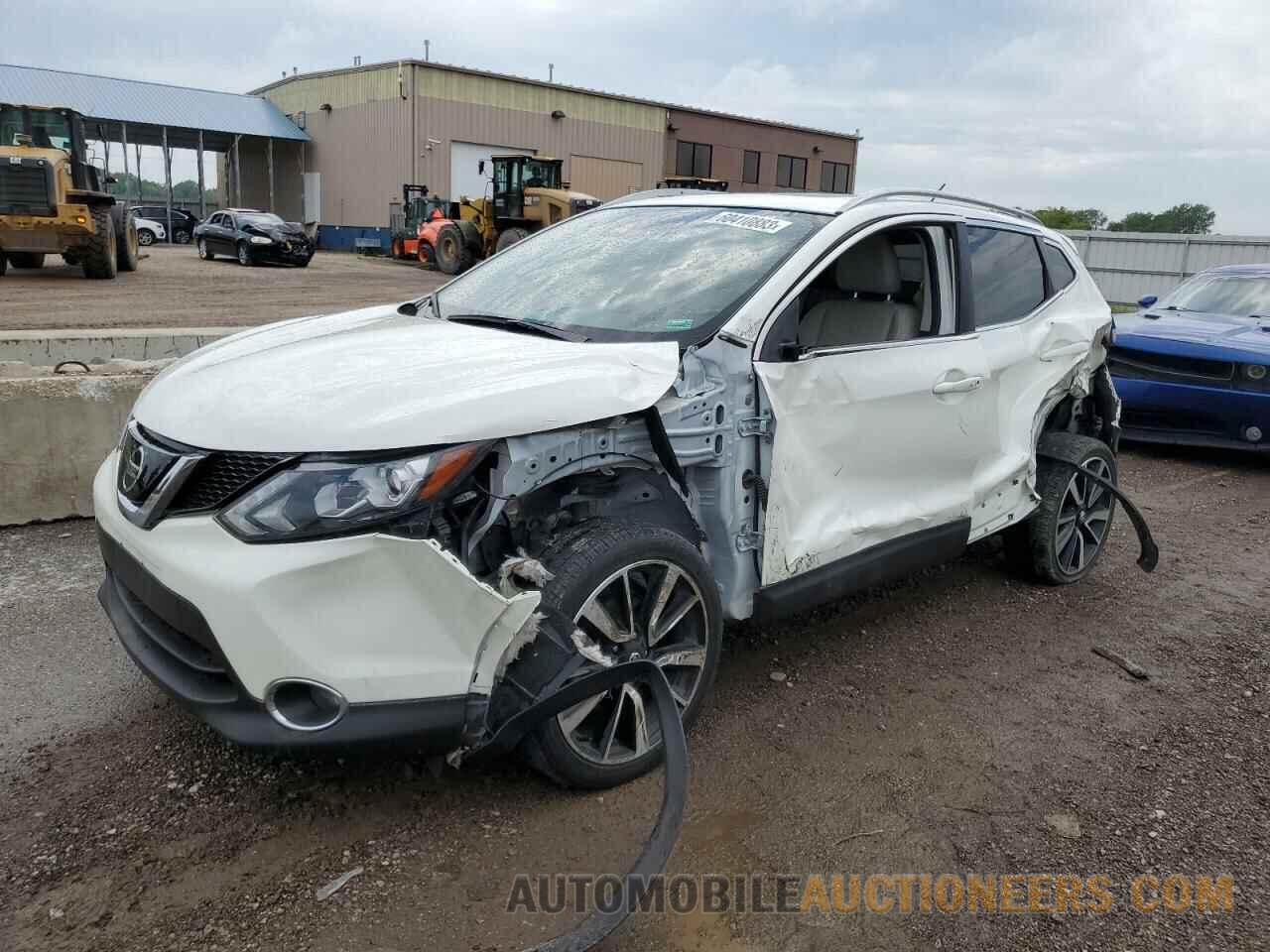 JN1BJ1CR2JW294220 NISSAN ROGUE 2018