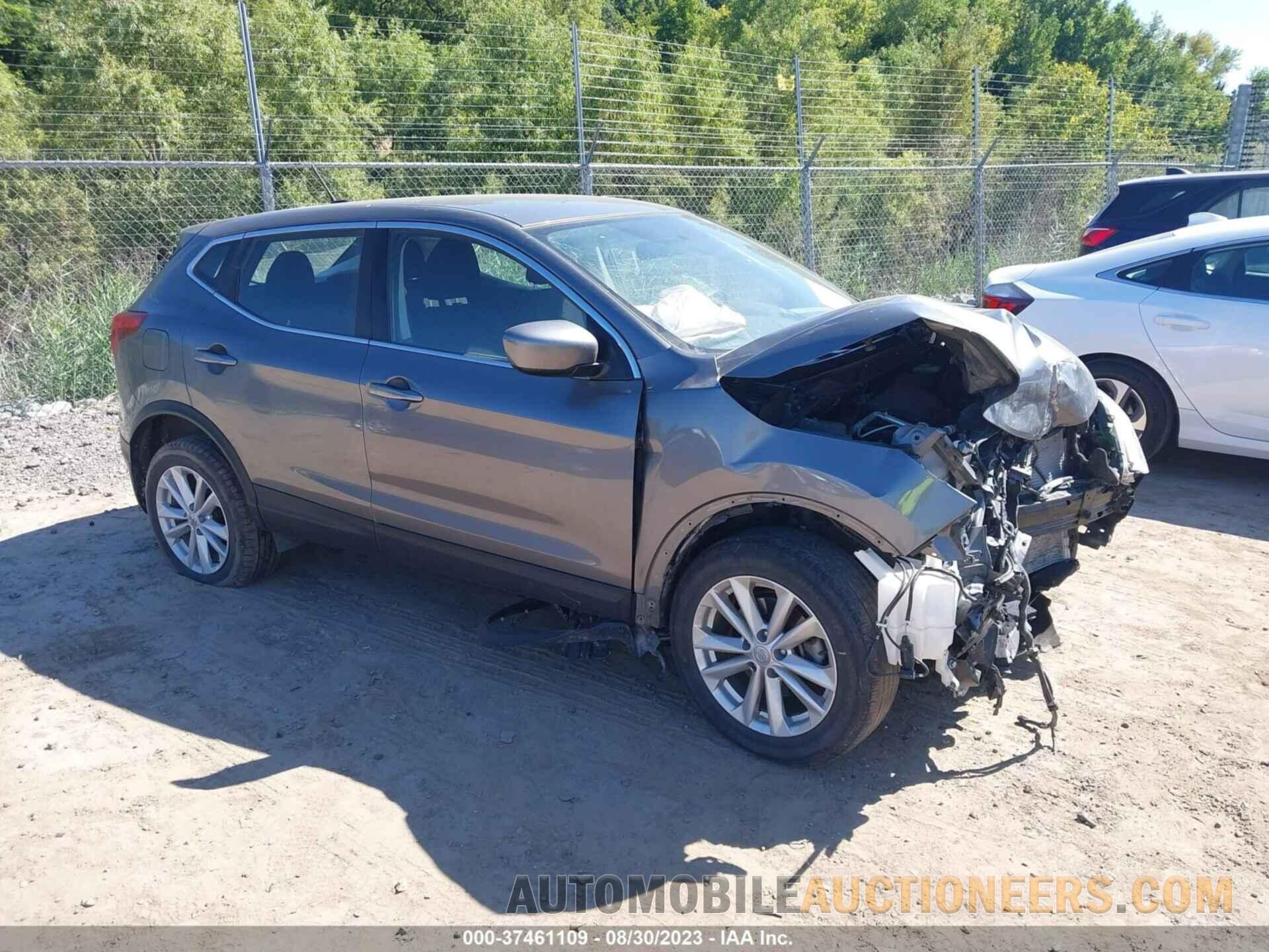 JN1BJ1CR3JW253675 NISSAN ROGUE SPORT 2018