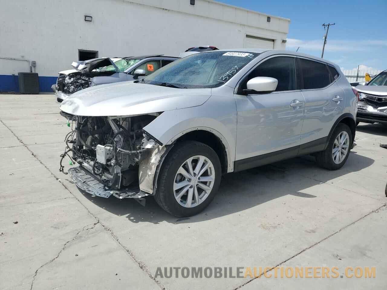 JN1BJ1CR3JW268631 NISSAN ROGUE 2018