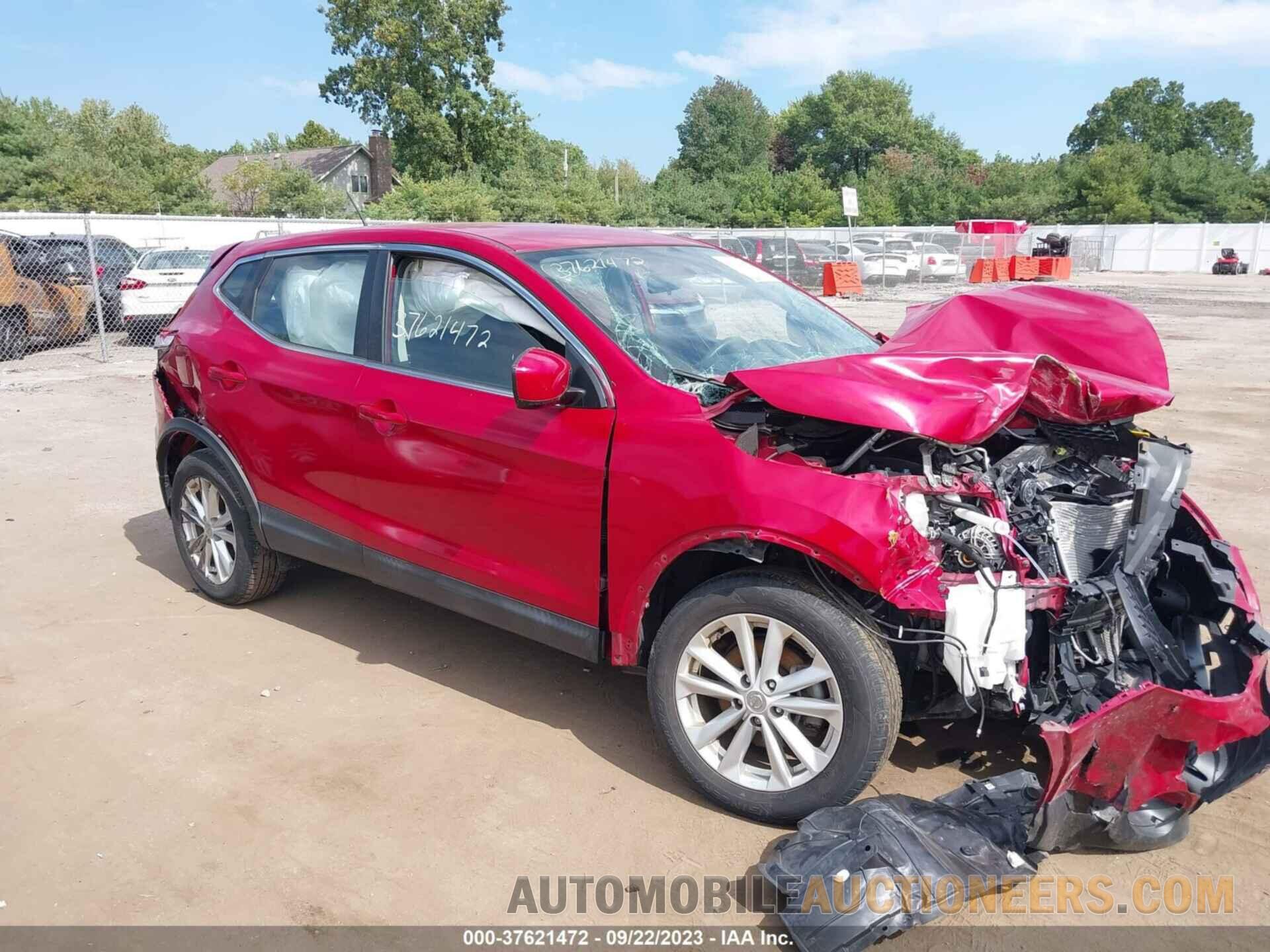 JN1BJ1CR3JW282724 NISSAN ROGUE SPORT 2018