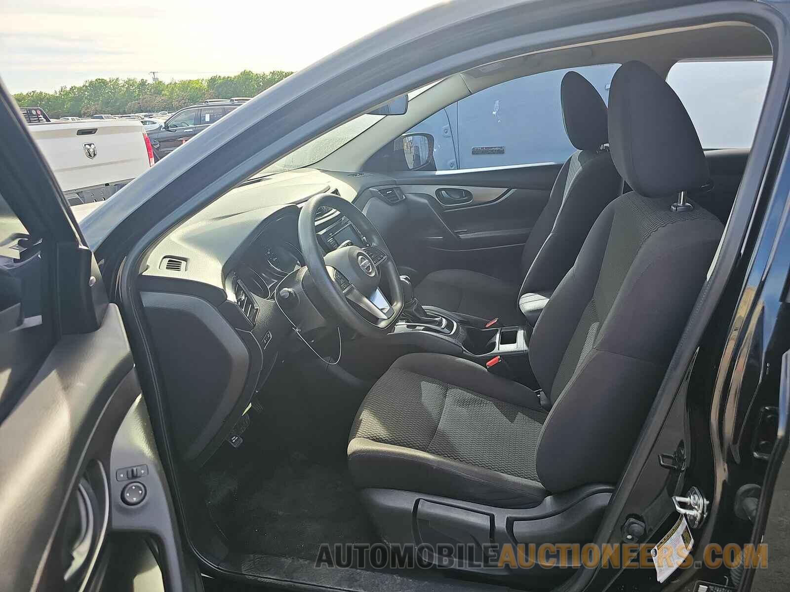 JN1BJ1CR3KW627056 Nissan Rogue Sport 2019