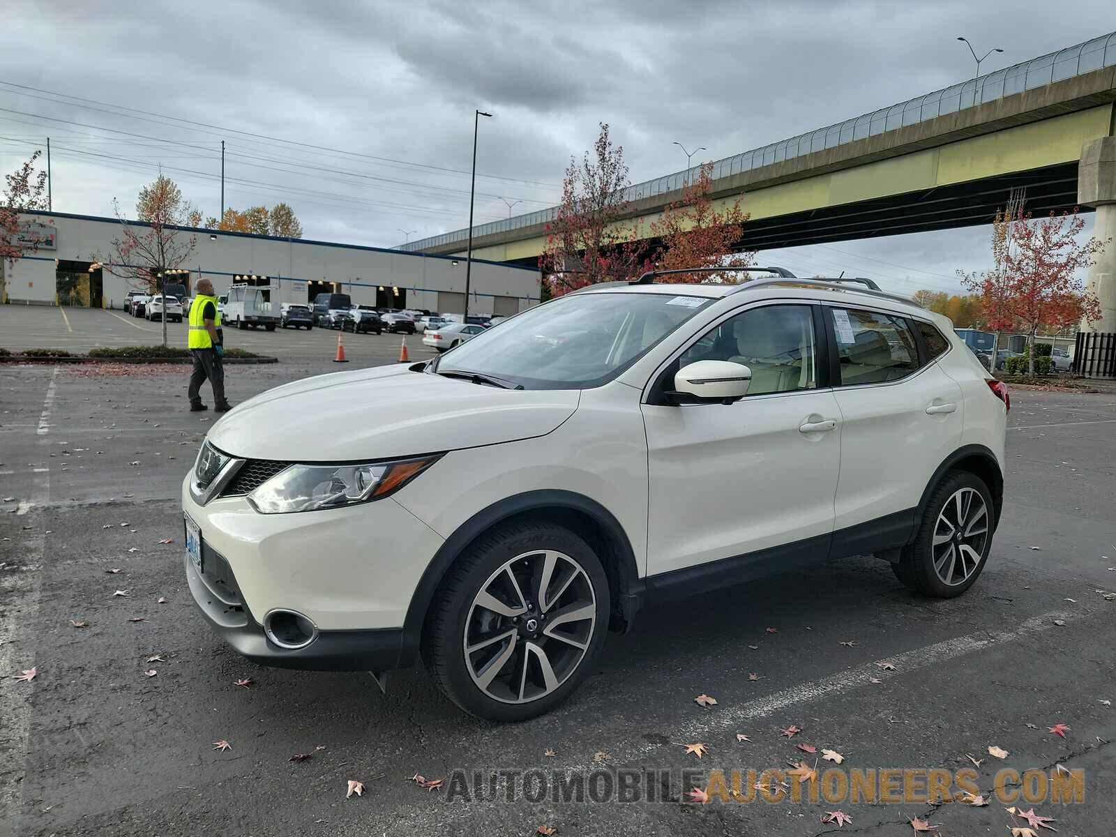 JN1BJ1CR4HW112558 Nissan Rogue Sport 2017