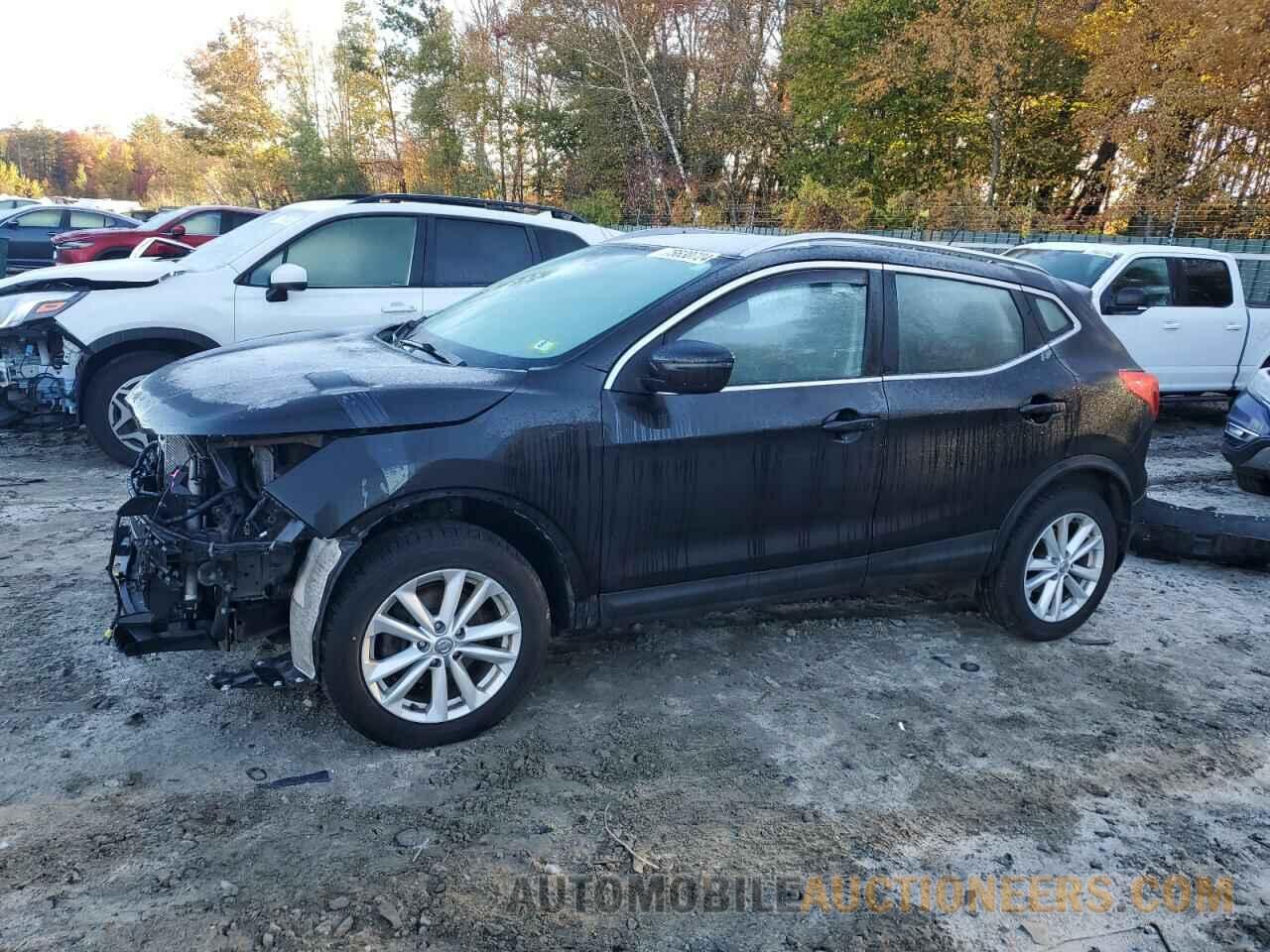 JN1BJ1CR4HW116268 NISSAN ROGUE 2017