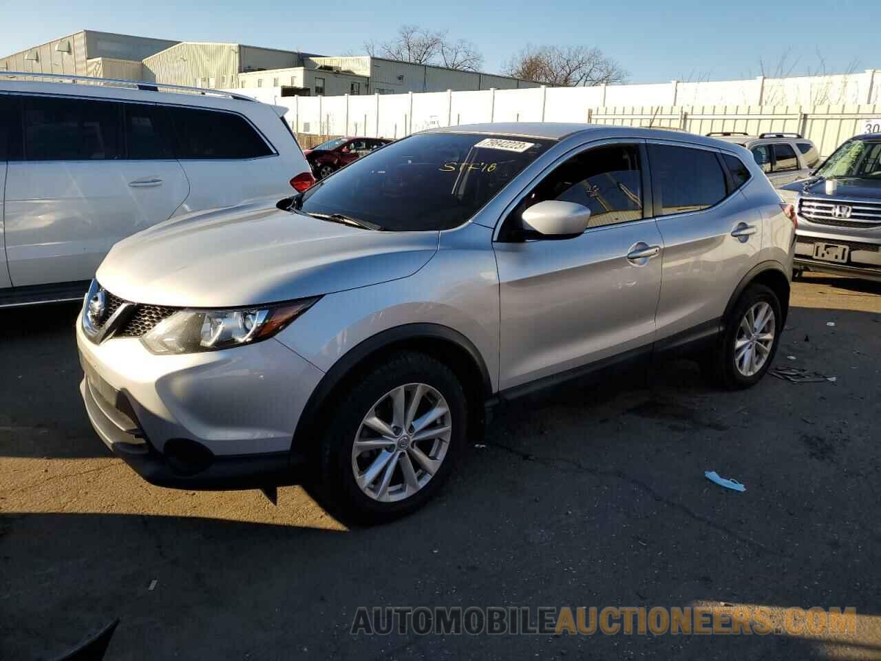 JN1BJ1CR4JW208146 NISSAN ROGUE 2018