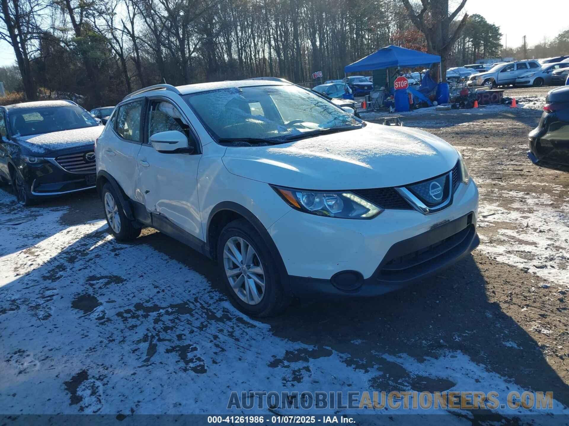 JN1BJ1CR4JW251143 NISSAN ROGUE SPORT 2018