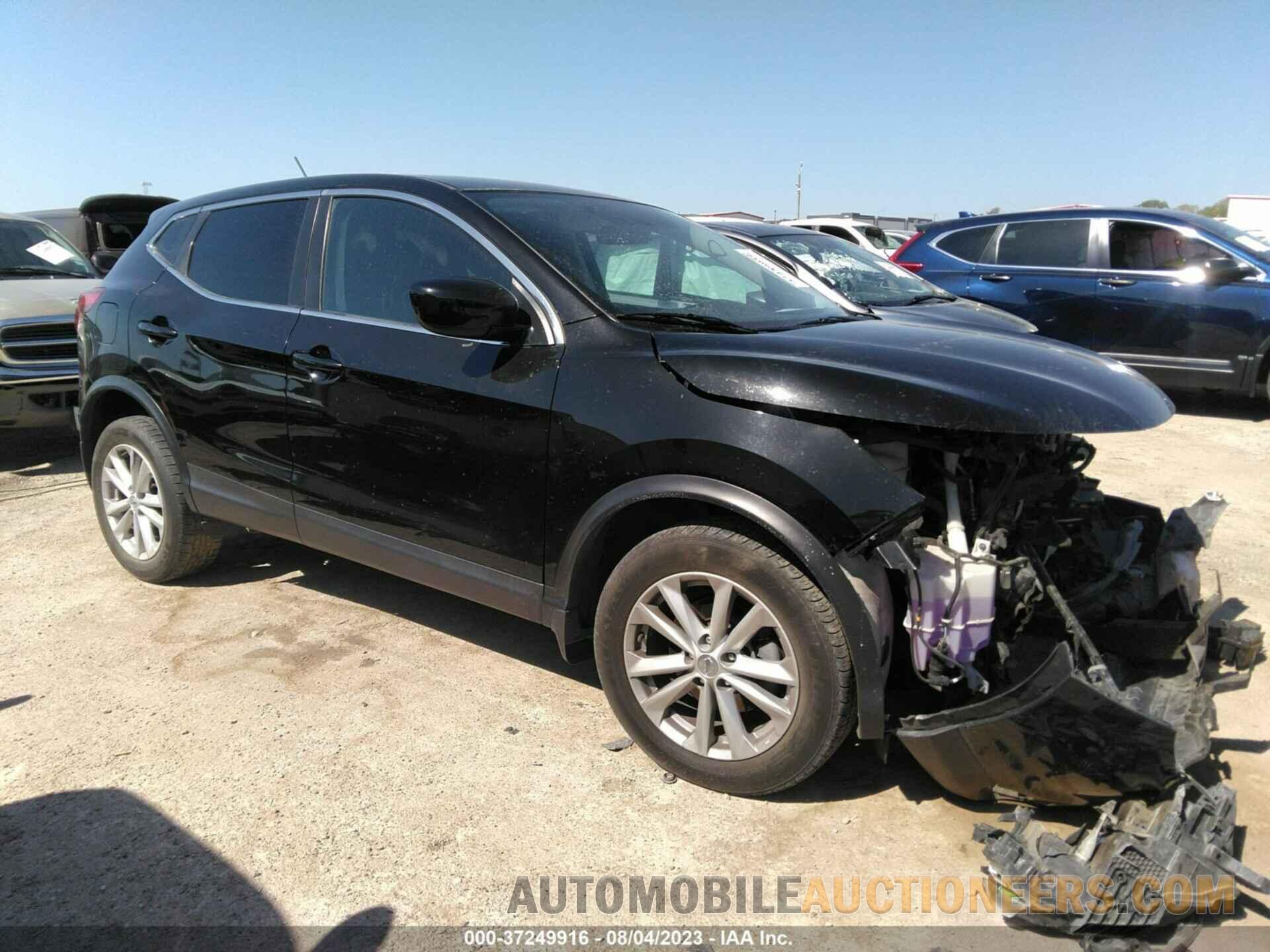 JN1BJ1CR4JW254558 NISSAN ROGUE SPORT 2018