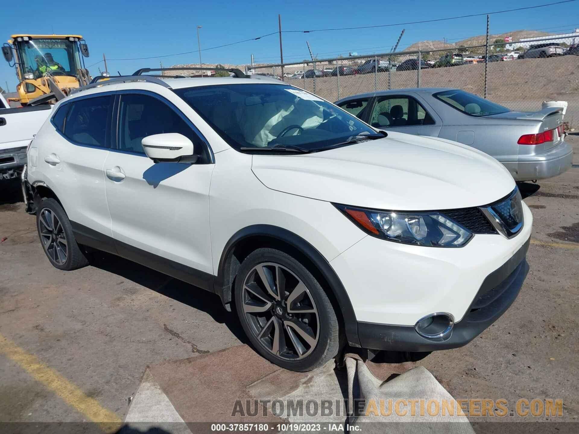 JN1BJ1CR4JW283977 NISSAN ROGUE SPORT 2018