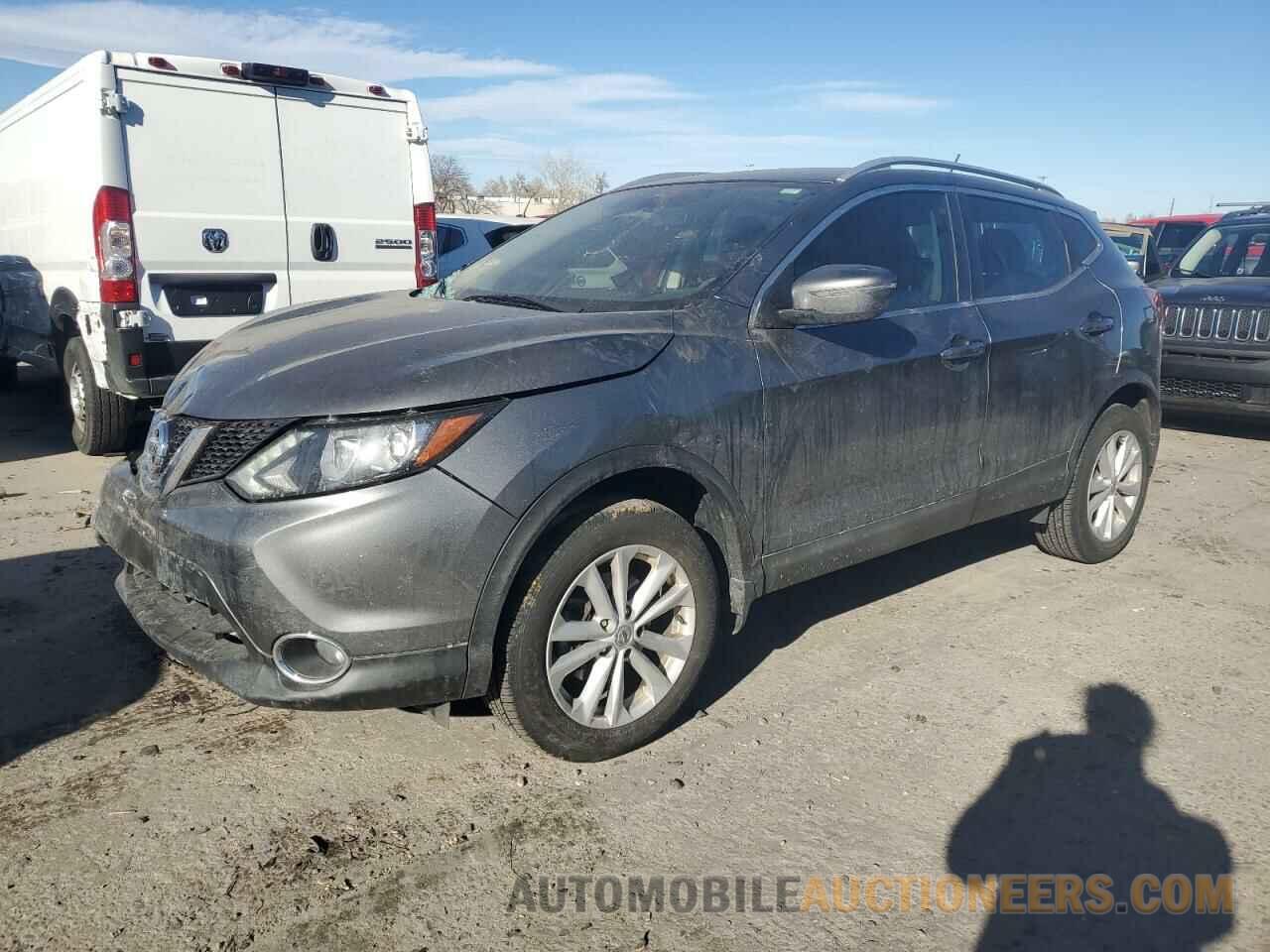 JN1BJ1CR5HW110379 NISSAN ROGUE 2017