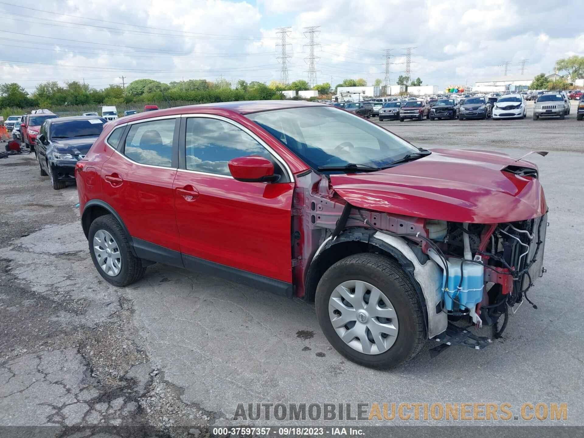 JN1BJ1CR5JW257050 NISSAN ROGUE SPORT 2018