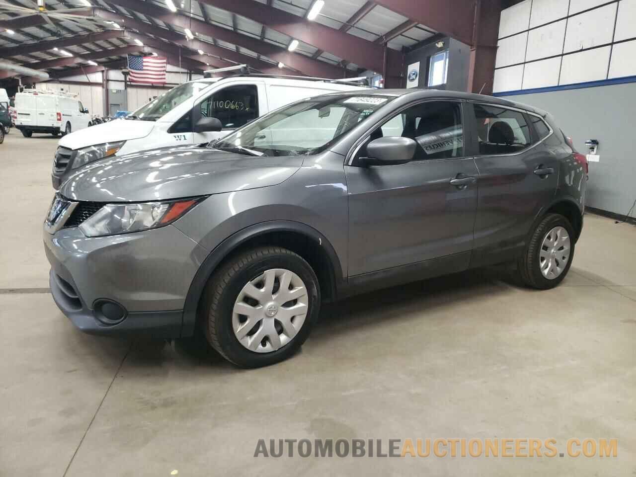 JN1BJ1CR5JW257923 NISSAN ROGUE 2018