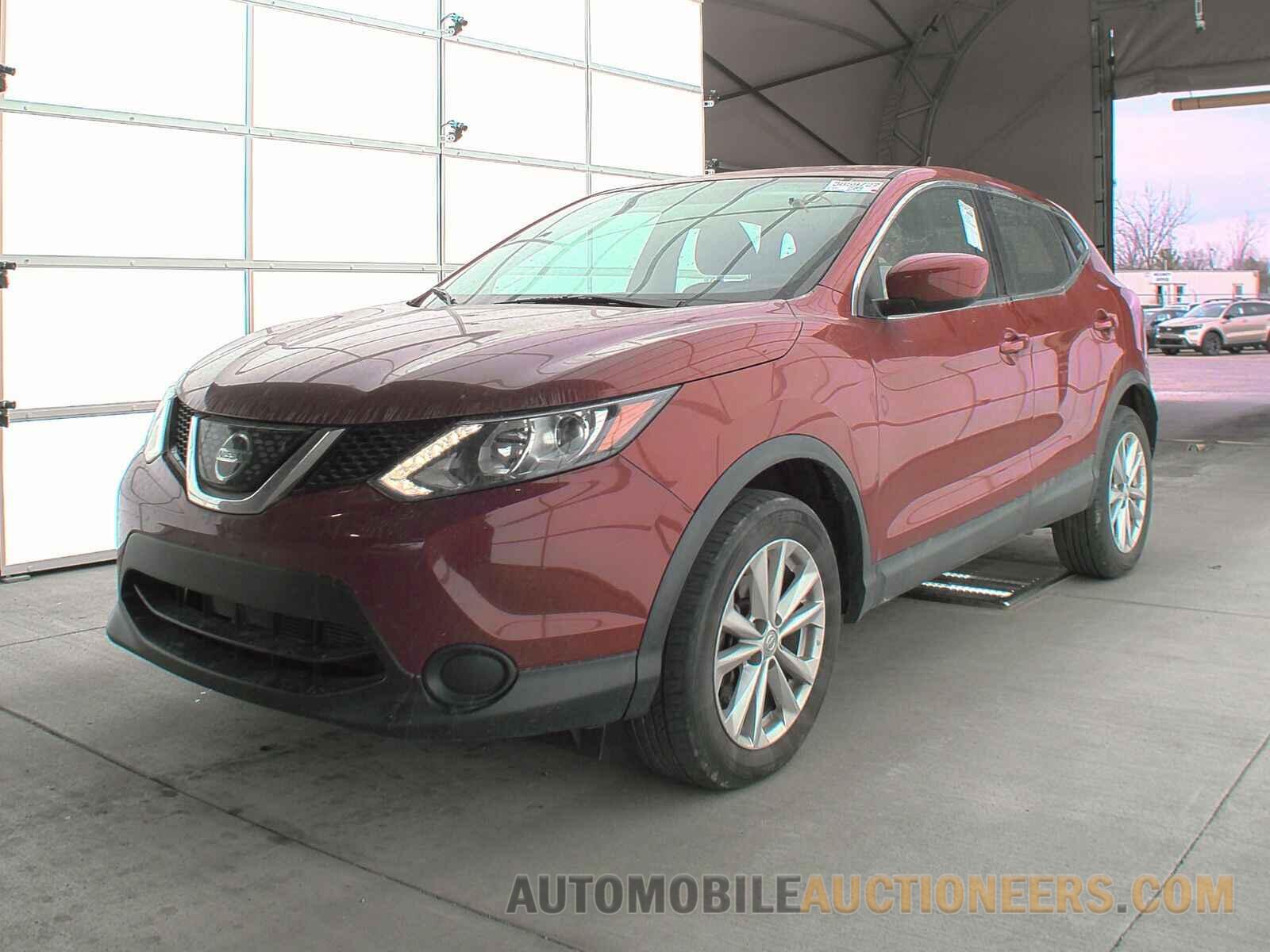 JN1BJ1CR5JW267285 Nissan Rogue Sport 2018