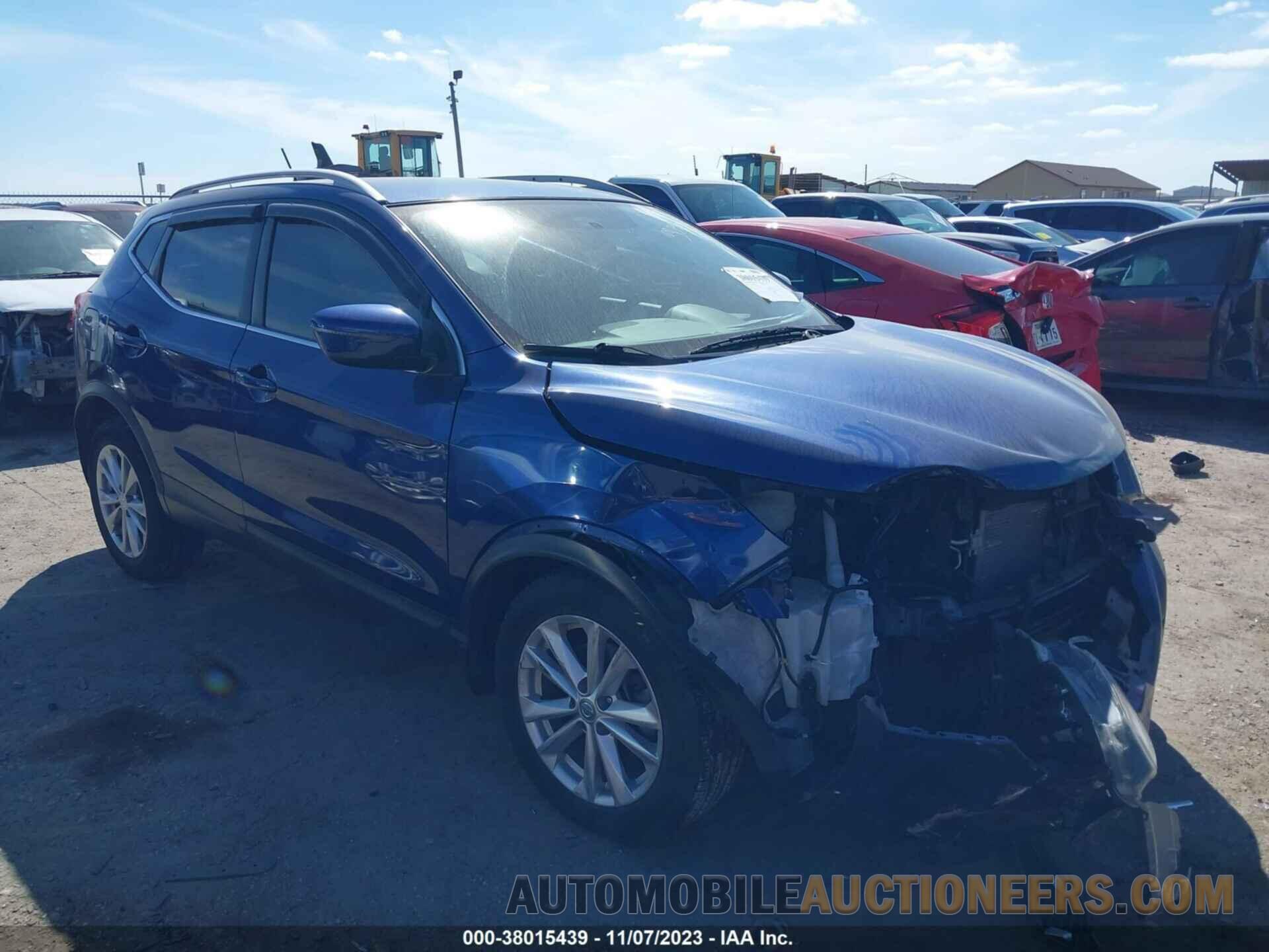 JN1BJ1CR5JW268694 NISSAN ROGUE SPORT 2018