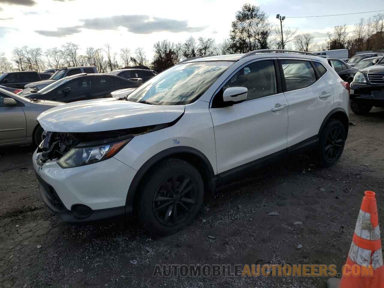 JN1BJ1CR5JW269263 NISSAN ROGUE 2018