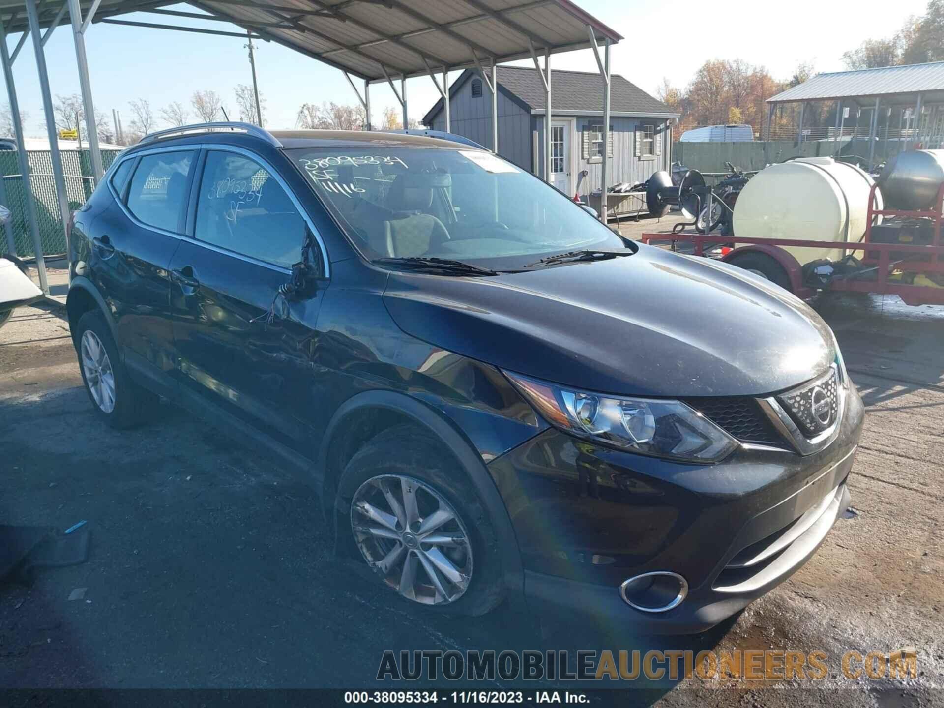 JN1BJ1CR5JW285138 NISSAN ROGUE SPORT 2018