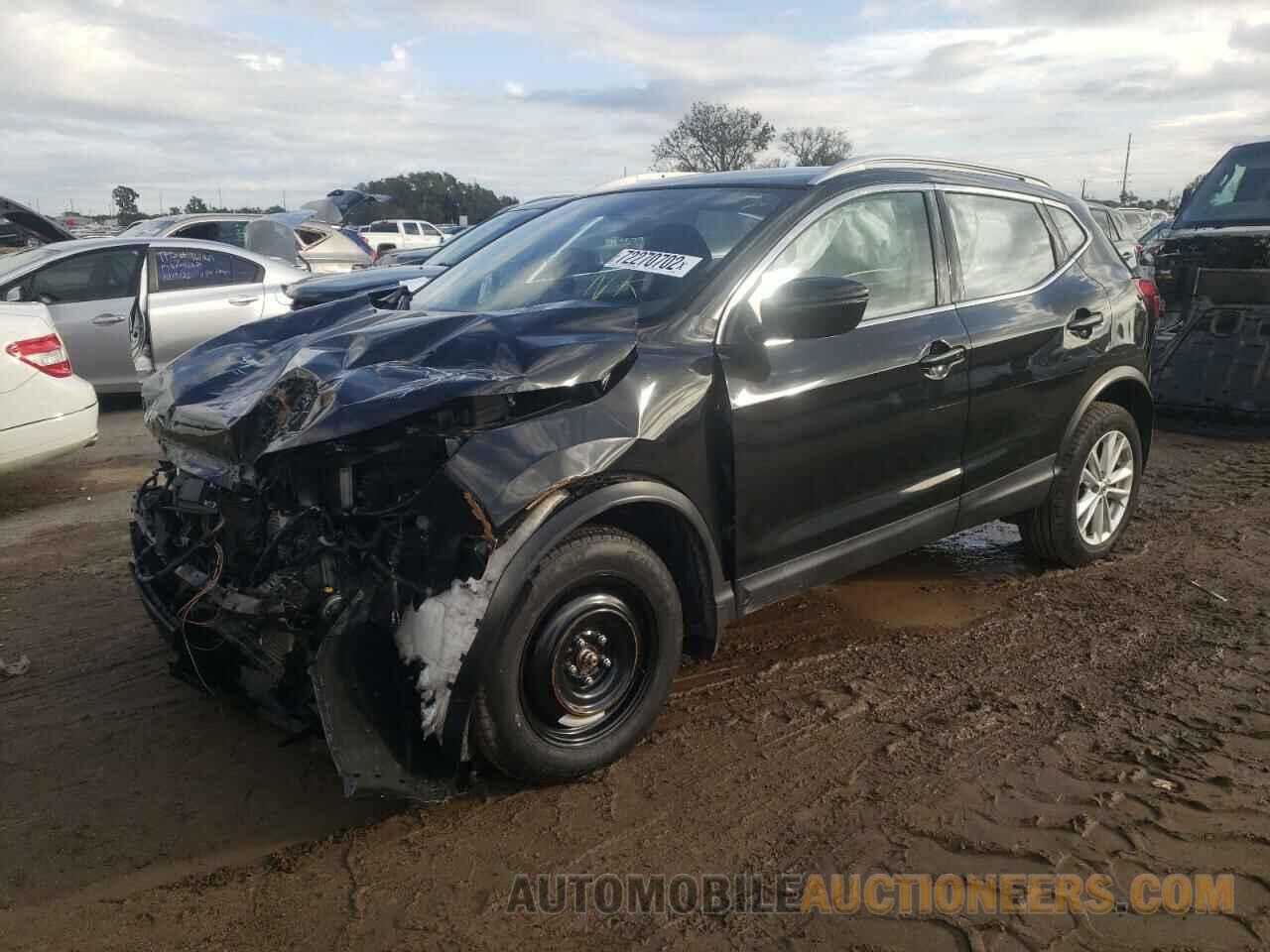 JN1BJ1CR5JW285656 NISSAN ROGUE 2018