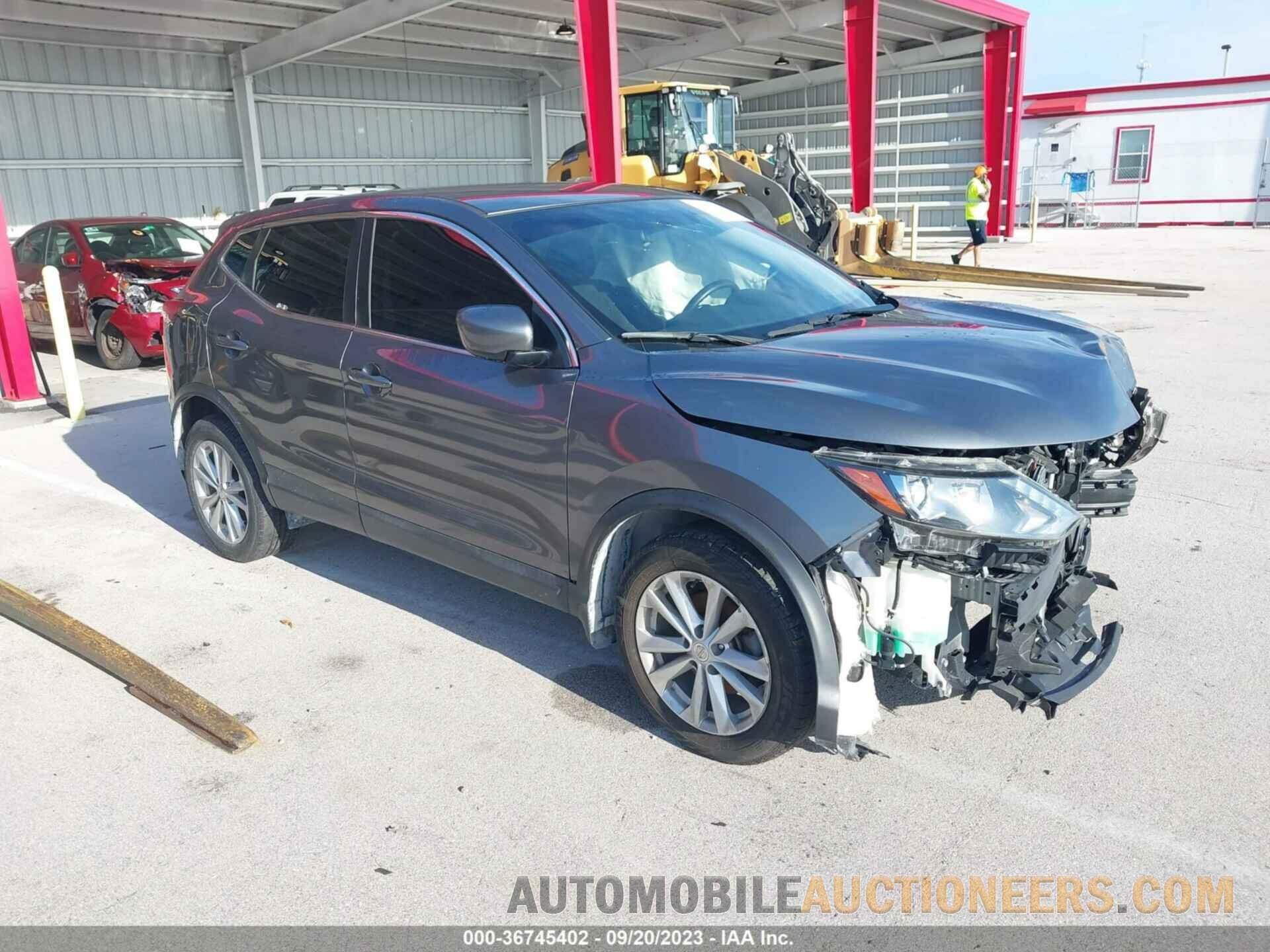 JN1BJ1CR5JW285883 NISSAN ROGUE SPORT 2018