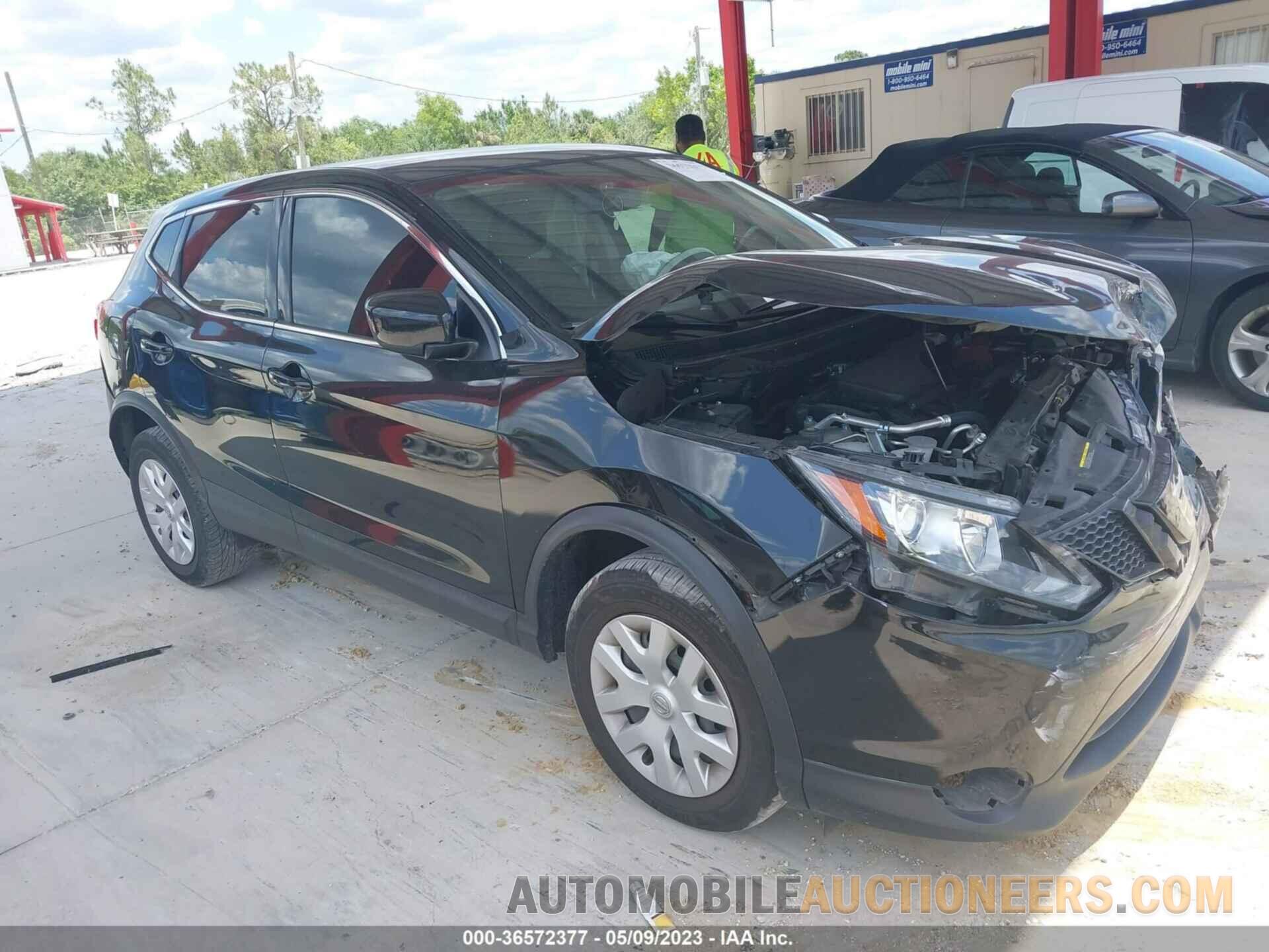 JN1BJ1CR6JW262211 NISSAN ROGUE SPORT 2018