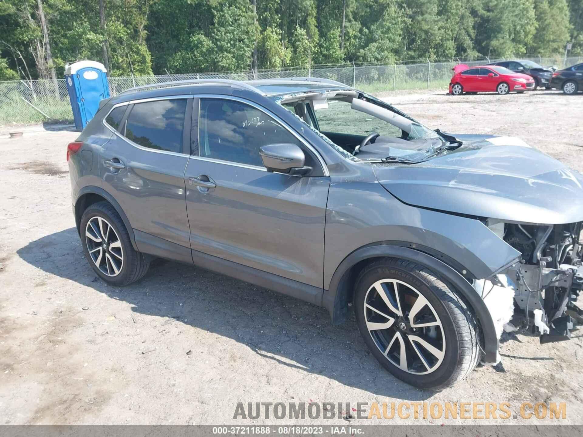 JN1BJ1CR6JW293717 NISSAN ROGUE SPORT 2018