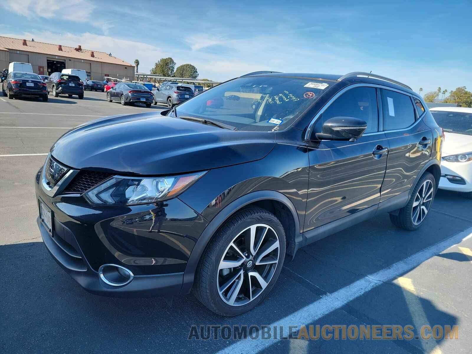 JN1BJ1CR7JW204253 Nissan Rogue Sport 2018