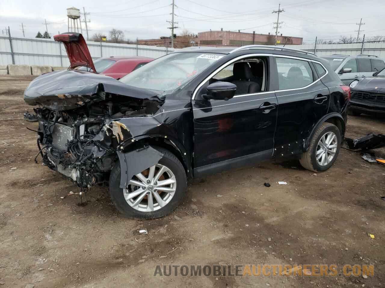 JN1BJ1CR7JW255042 NISSAN ROGUE 2018