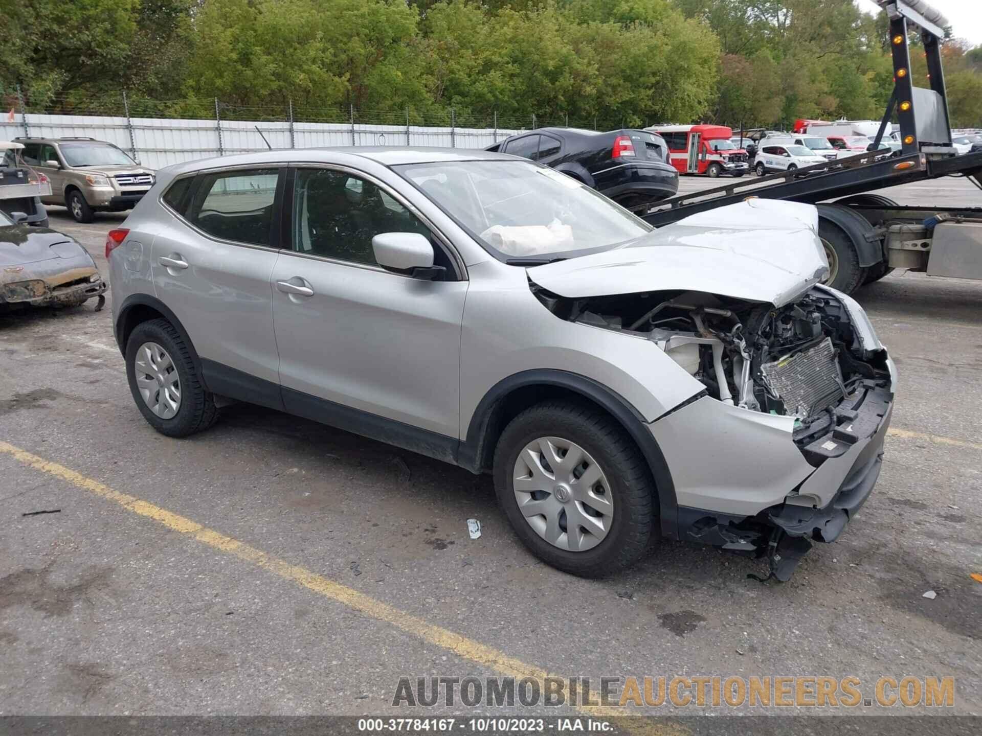 JN1BJ1CR7JW259561 NISSAN ROGUE SPORT 2018