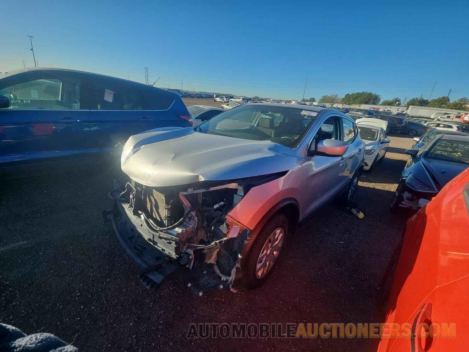 JN1BJ1CR7JW264159 Nissan Rogue Sport 2018