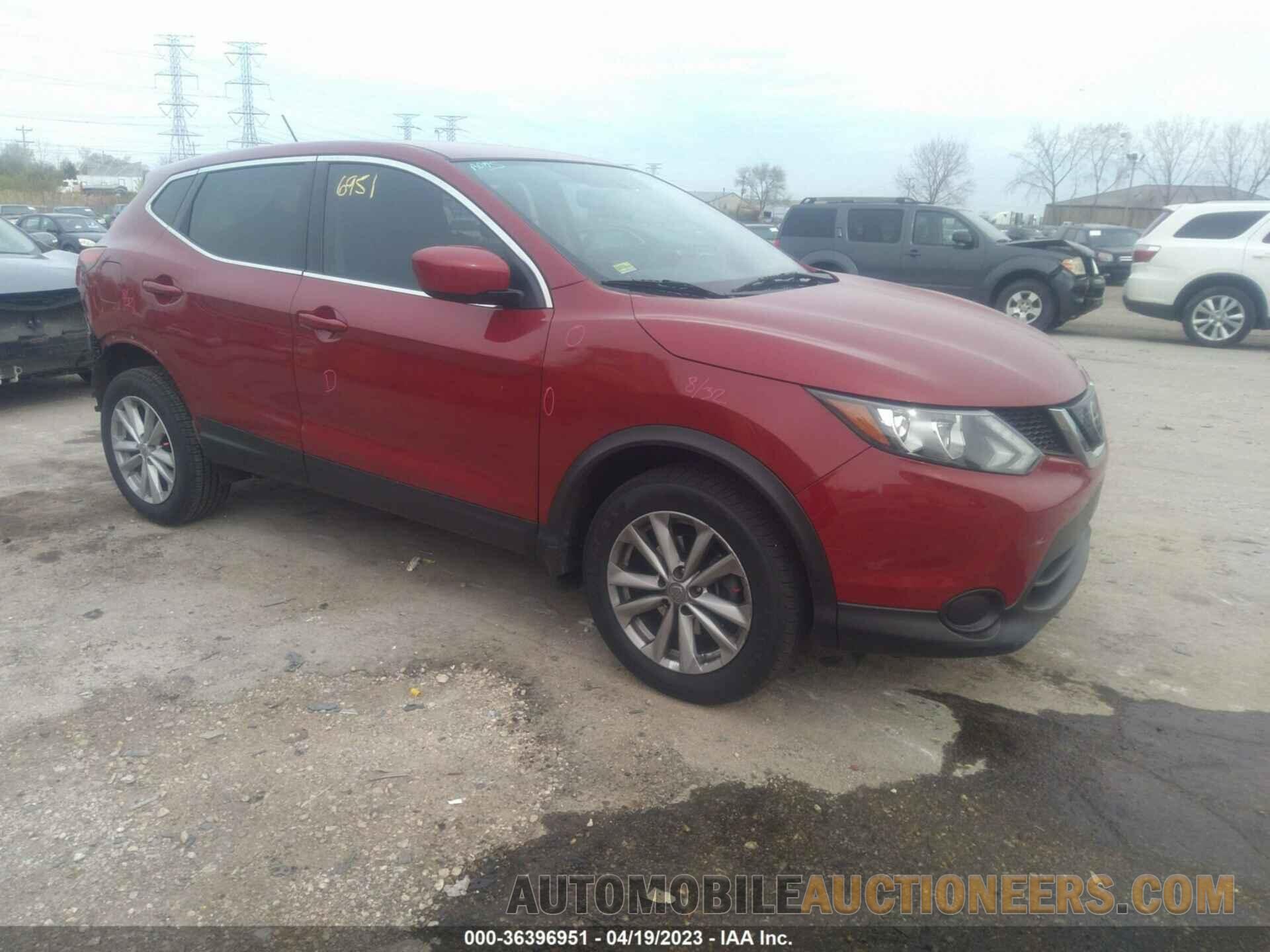 JN1BJ1CR7JW268969 NISSAN ROGUE SPORT 2018