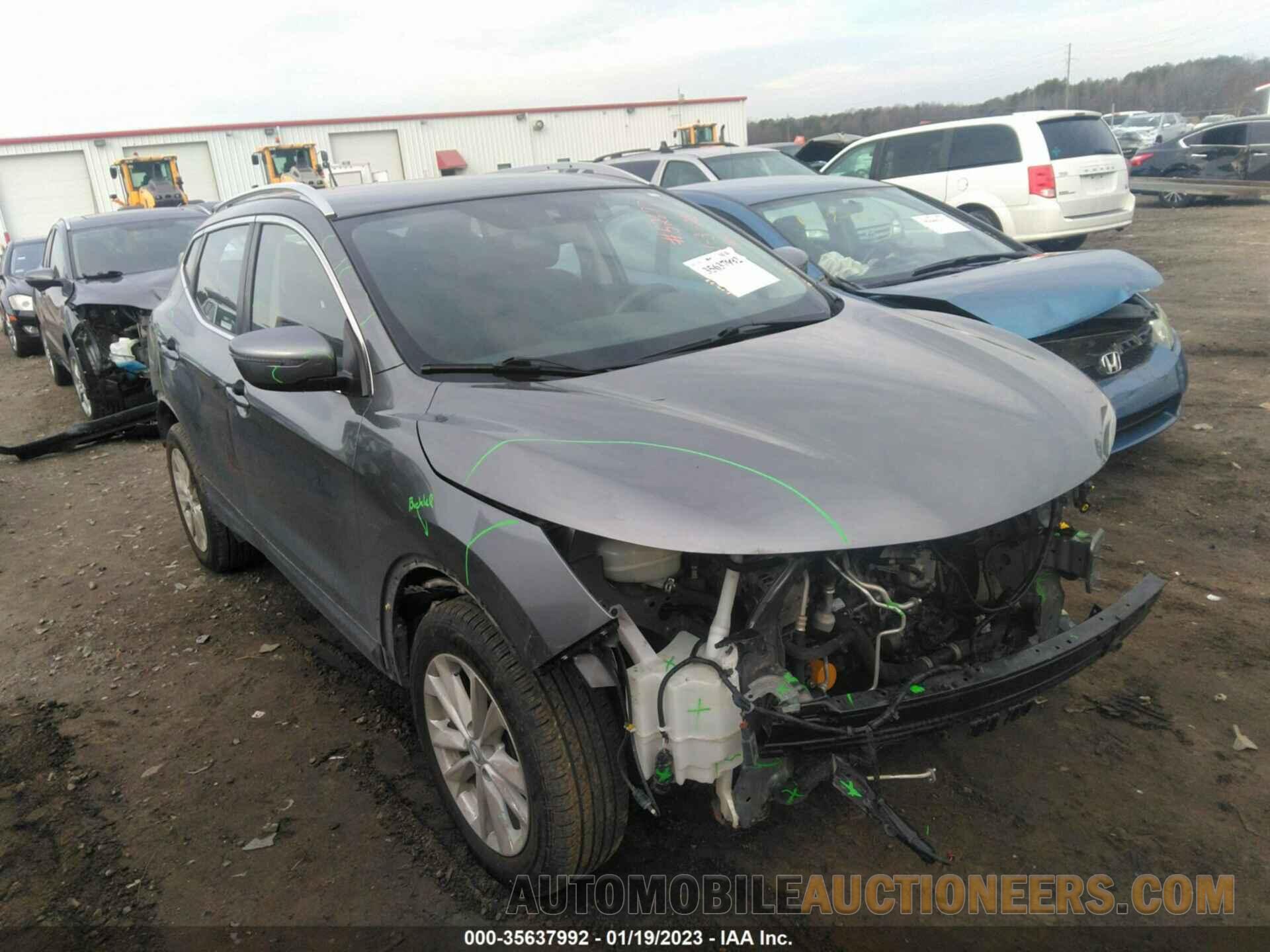 JN1BJ1CR8JW201703 NISSAN ROGUE SPORT 2018