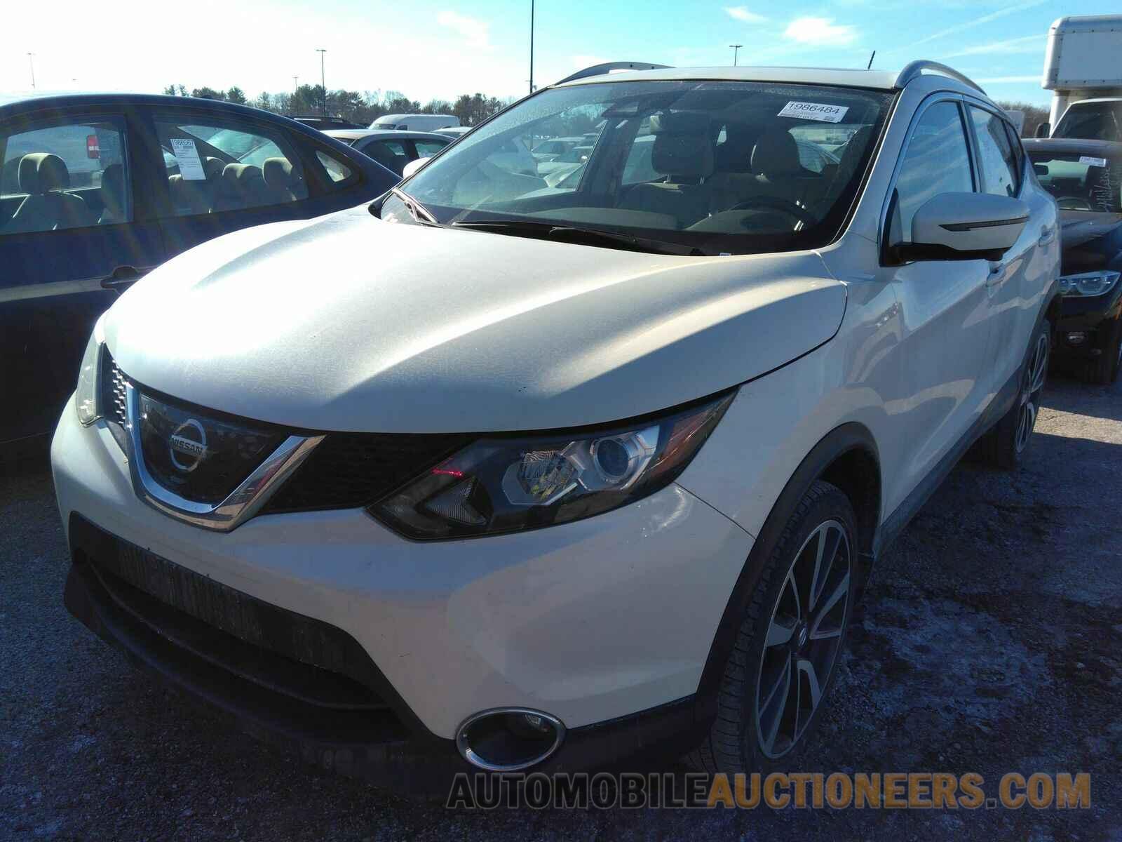 JN1BJ1CR8JW204066 Nissan Rogue Sport 2018