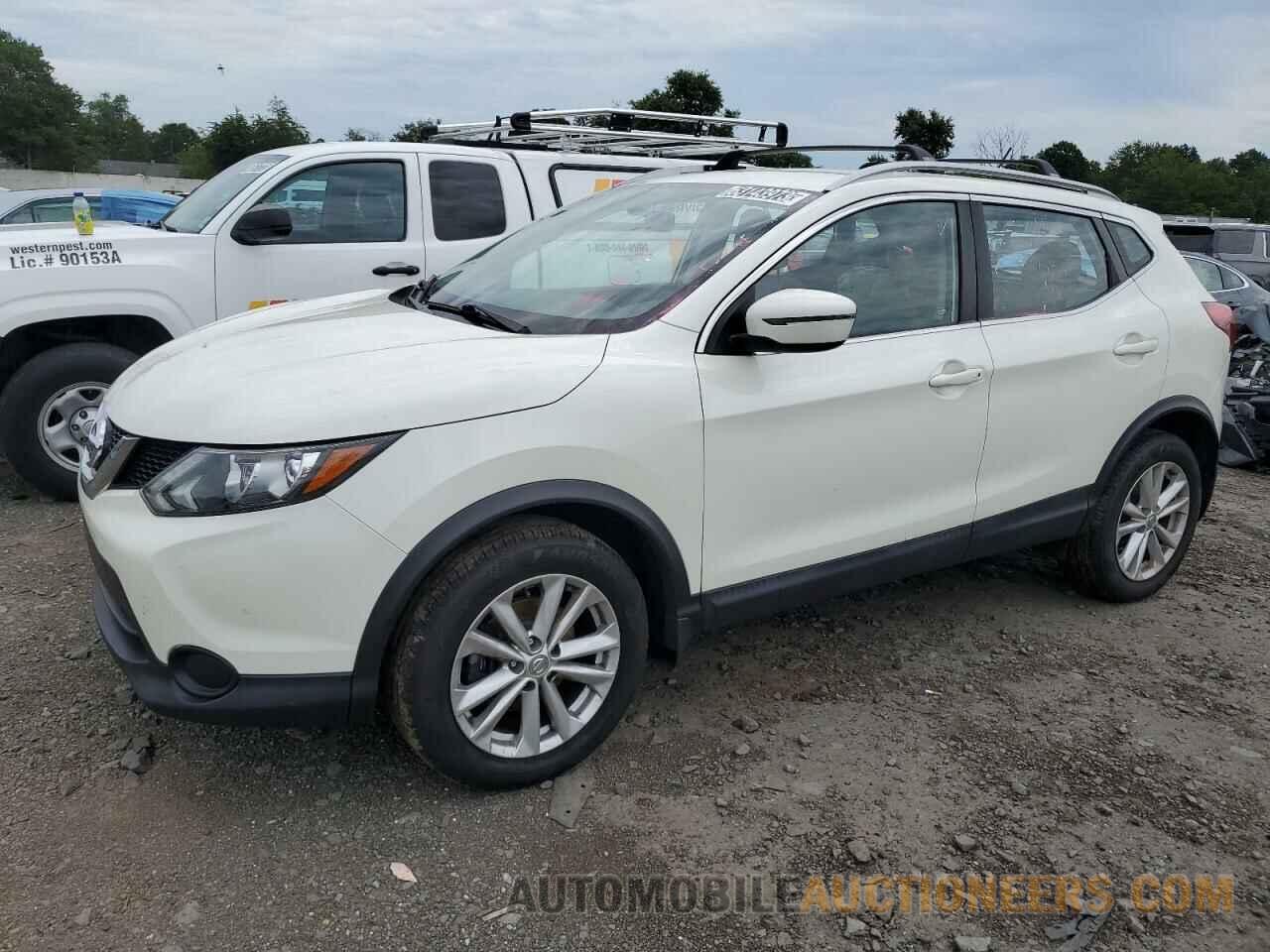 JN1BJ1CR8JW206643 NISSAN ROGUE 2018