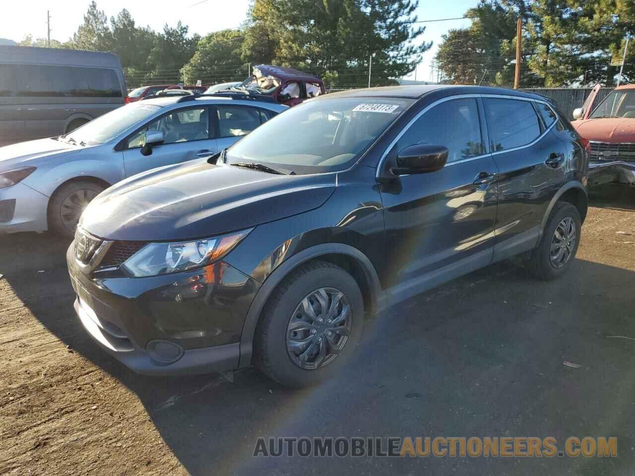 JN1BJ1CR8JW263375 NISSAN ROGUE 2018