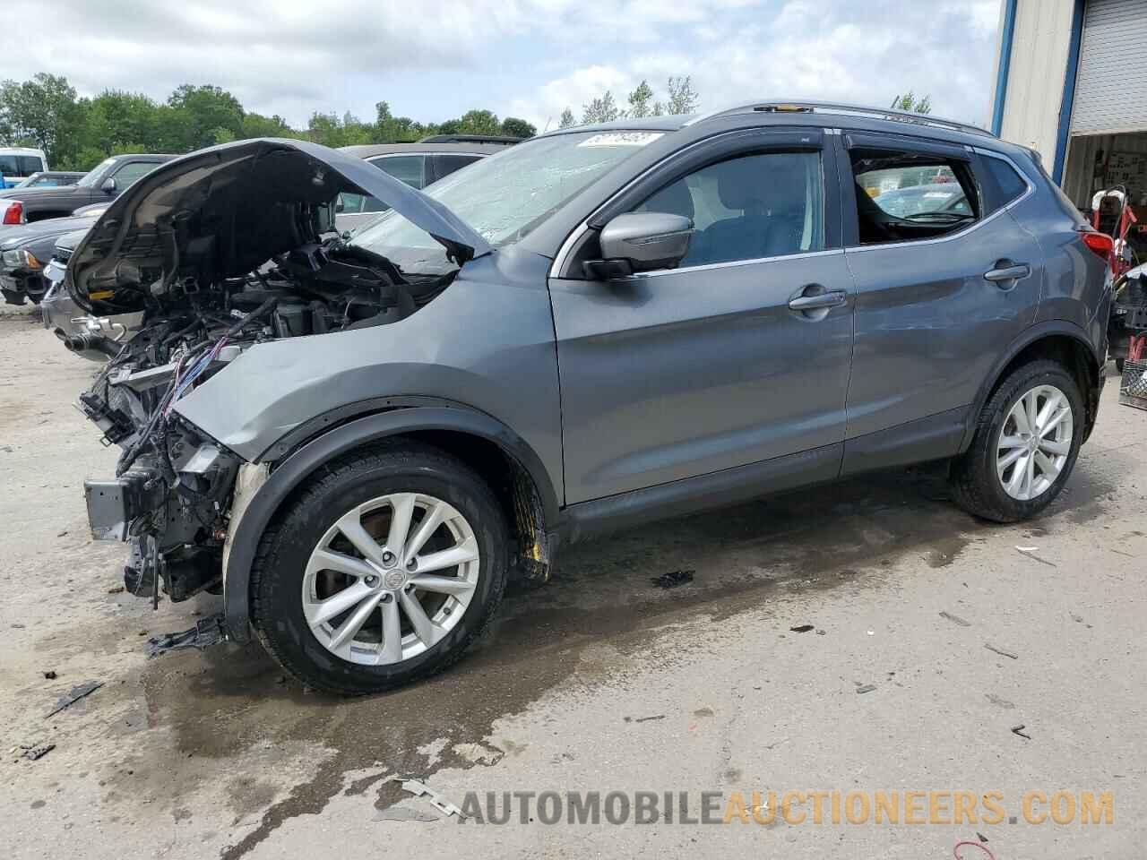 JN1BJ1CR8JW266275 NISSAN ROGUE 2018