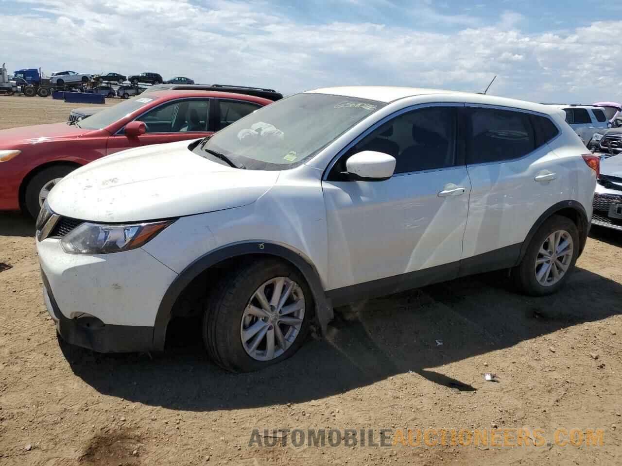 JN1BJ1CR8JW268768 NISSAN ROGUE 2018