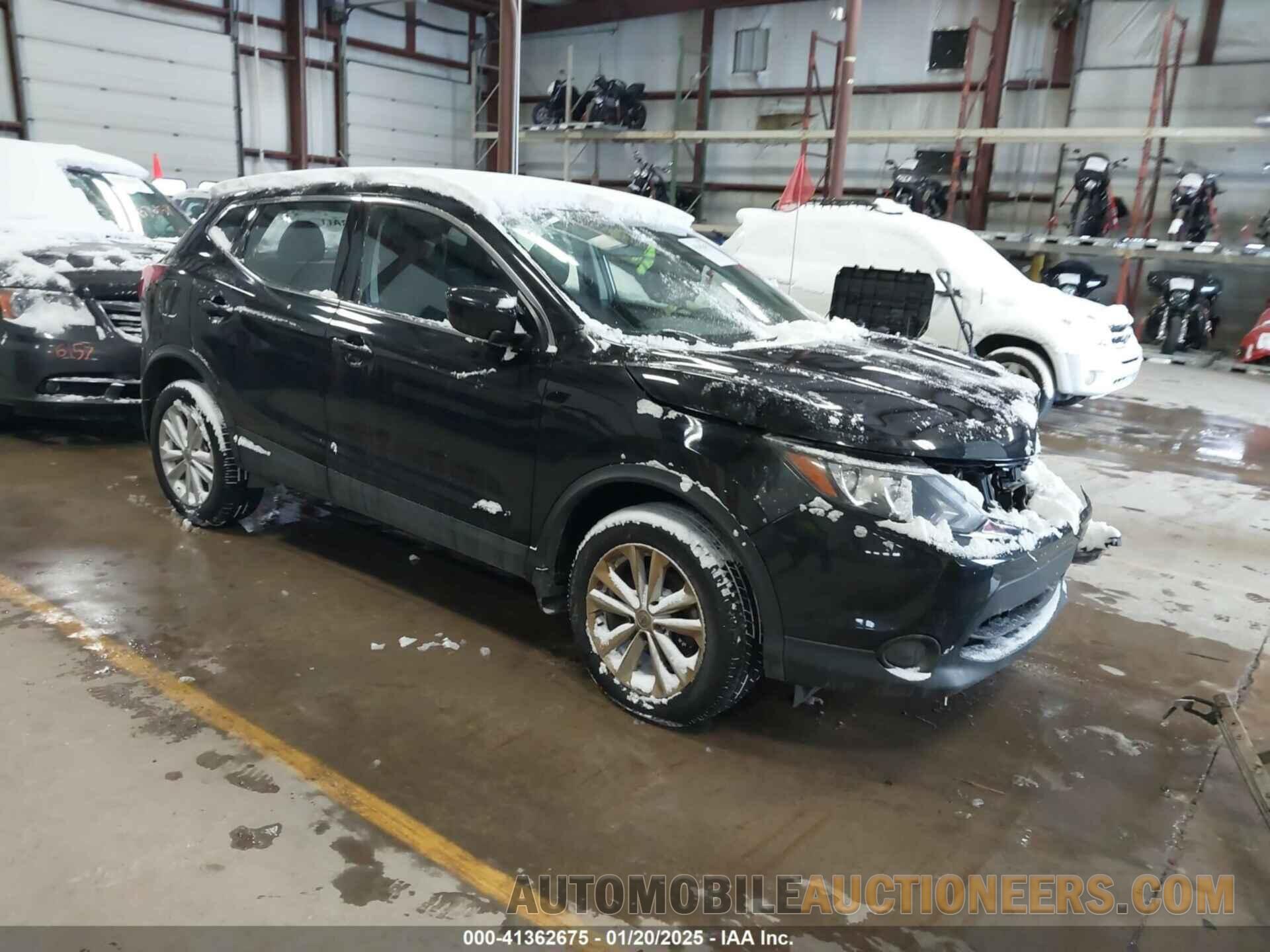 JN1BJ1CR8JW280872 NISSAN ROGUE SPORT 2018