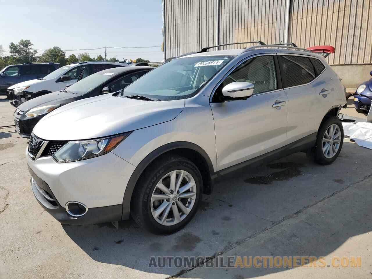 JN1BJ1CR8JW288471 NISSAN ROGUE 2018