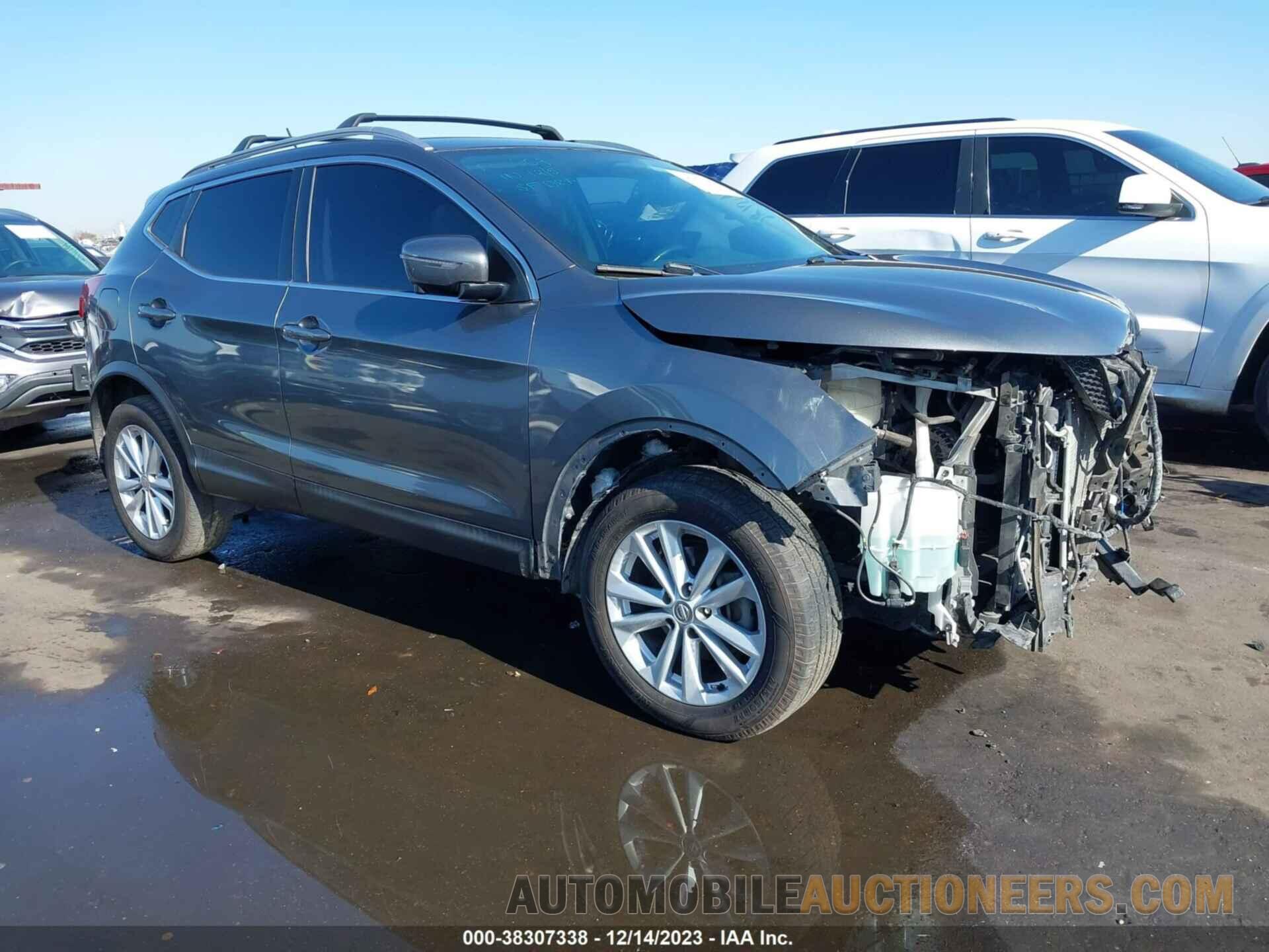 JN1BJ1CR8JW292570 NISSAN ROGUE SPORT 2018