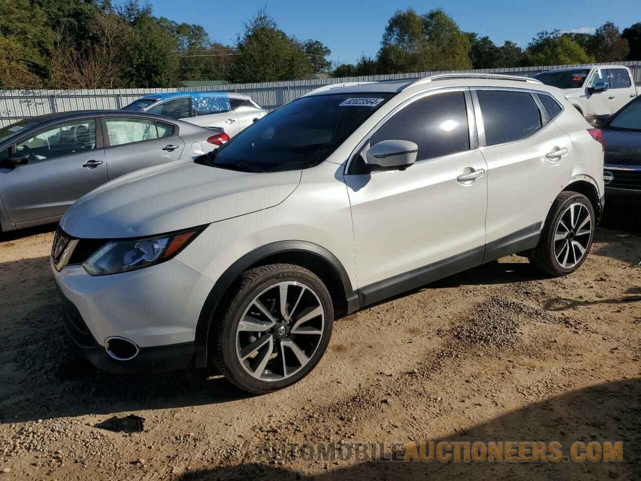 JN1BJ1CR8JW600501 NISSAN ROGUE 2018