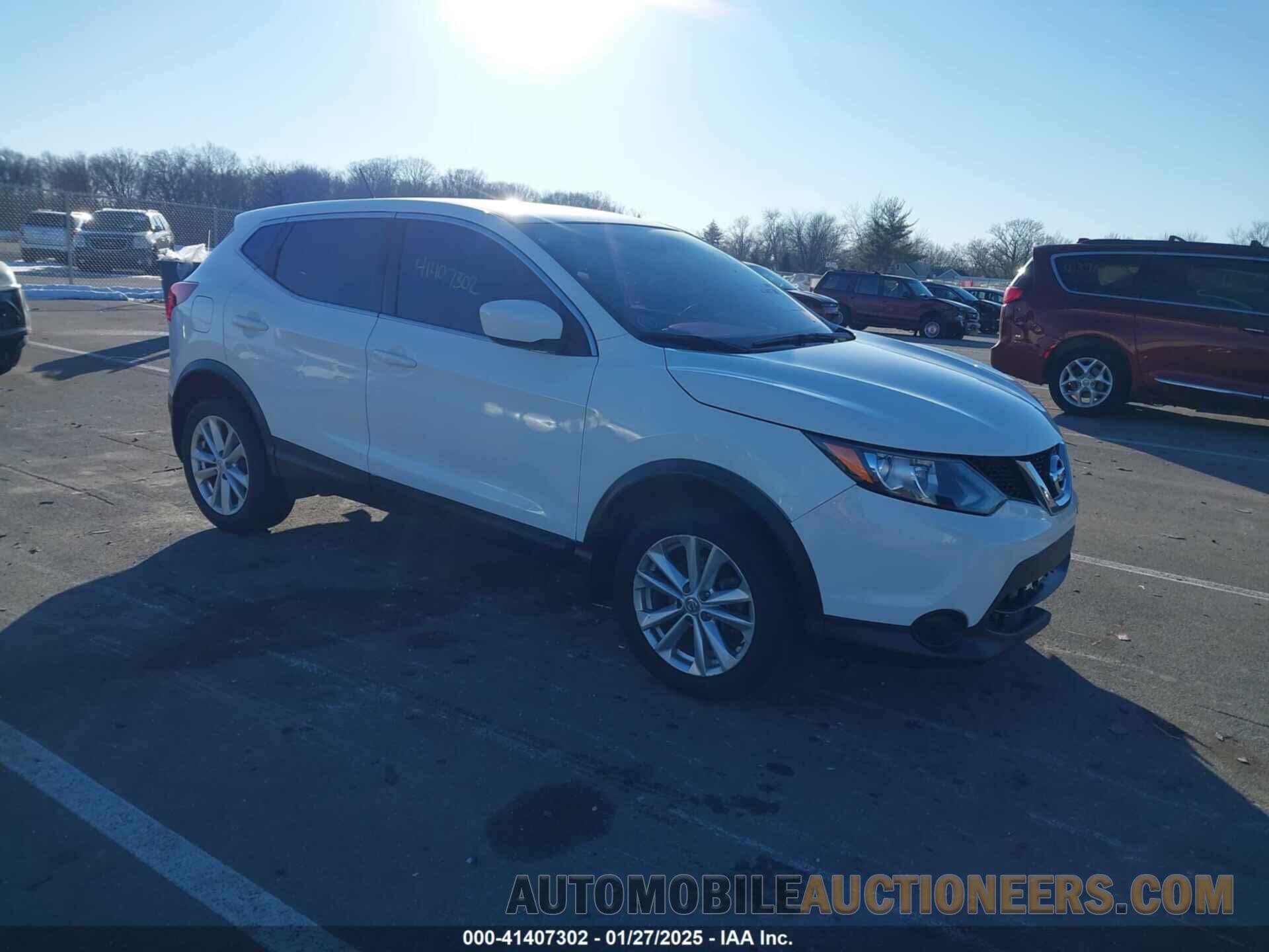 JN1BJ1CR9HW113656 NISSAN ROGUE SPORT 2017