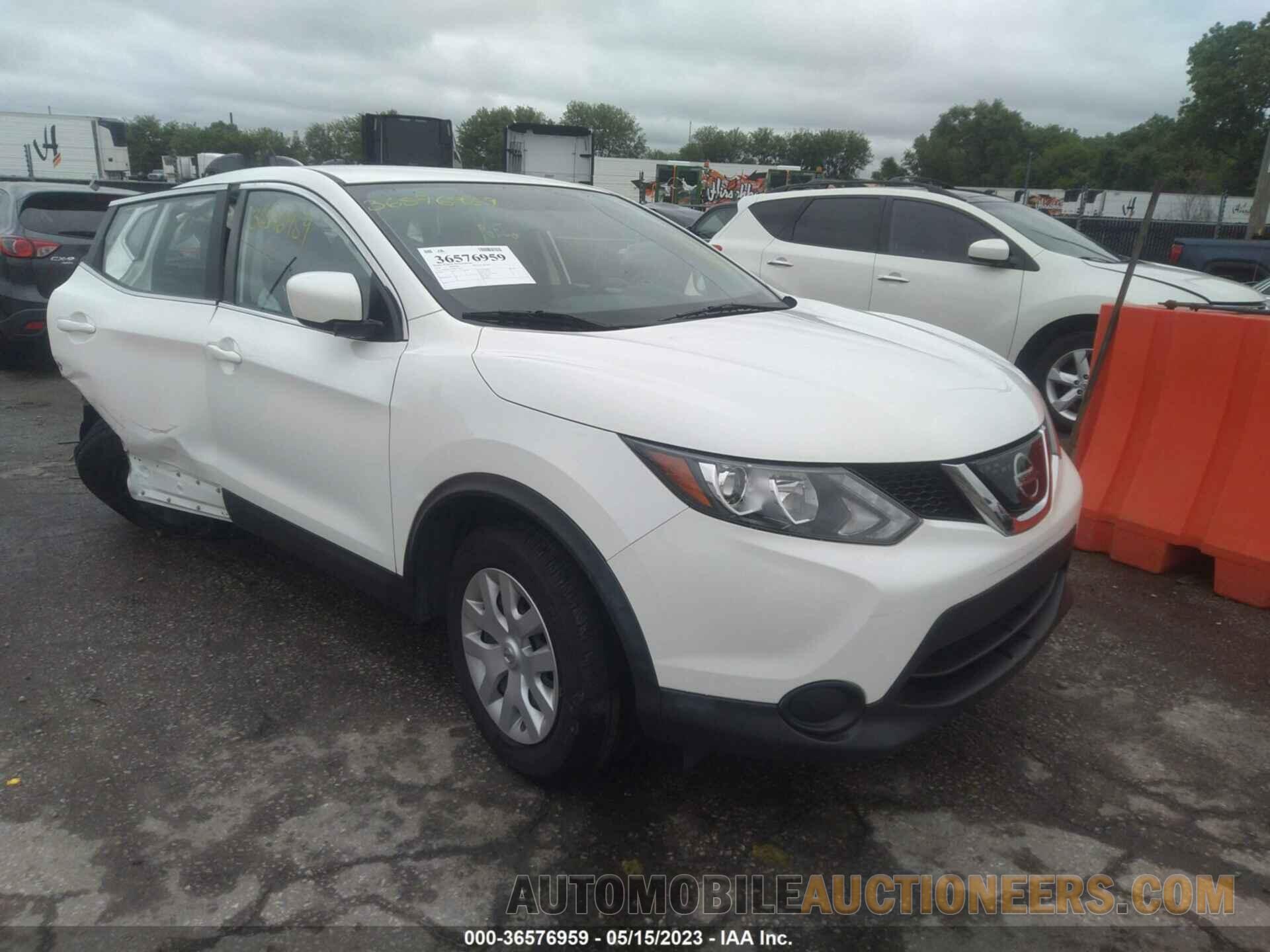 JN1BJ1CR9JW257262 NISSAN ROGUE SPORT 2018